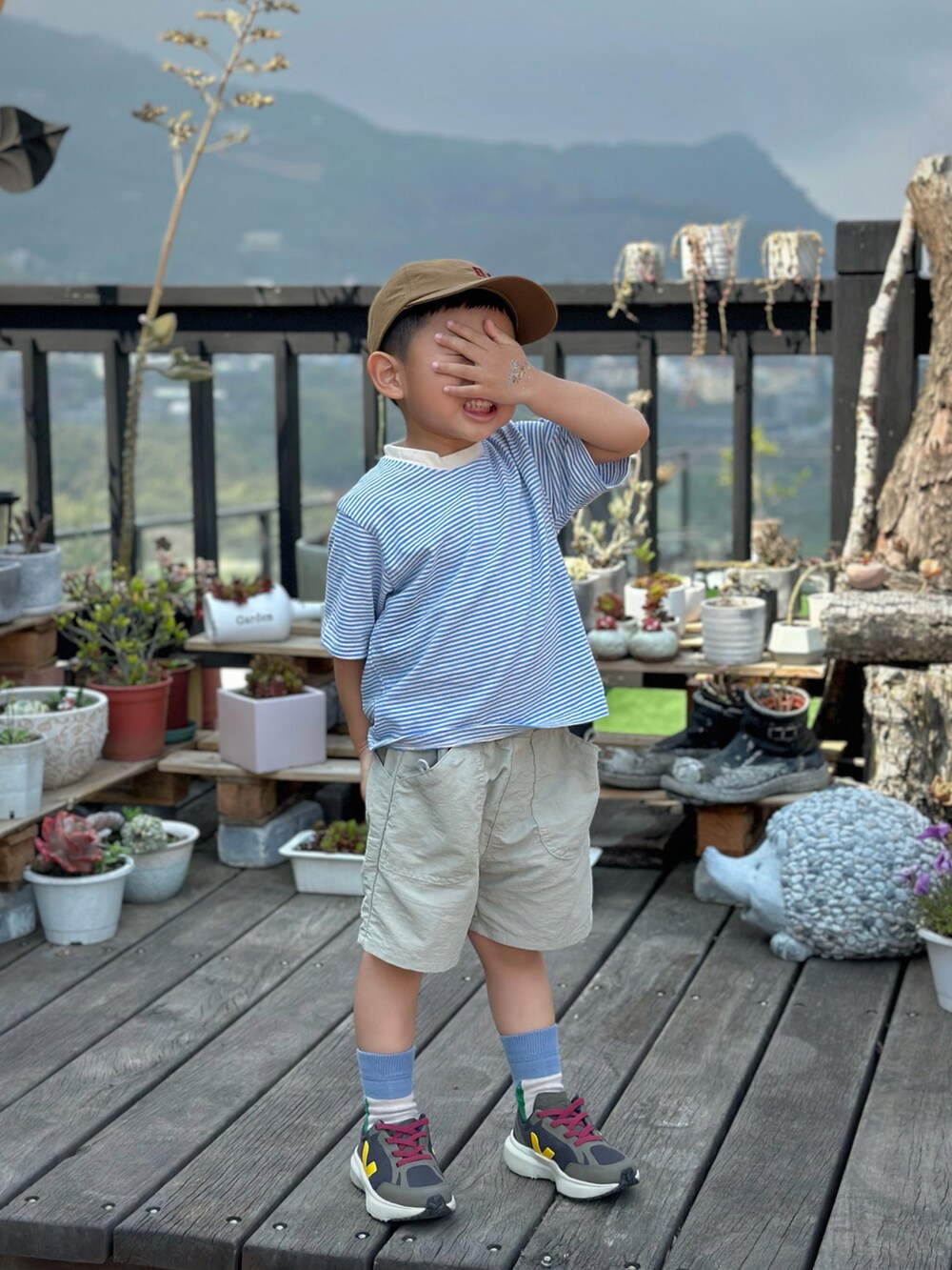 「B:MING by BEAMSのアイテム（キャップ、ベージュ系）」を使った、housebabypresleyさん（キッズ・100cm）の春コーディネートの2枚目の写真