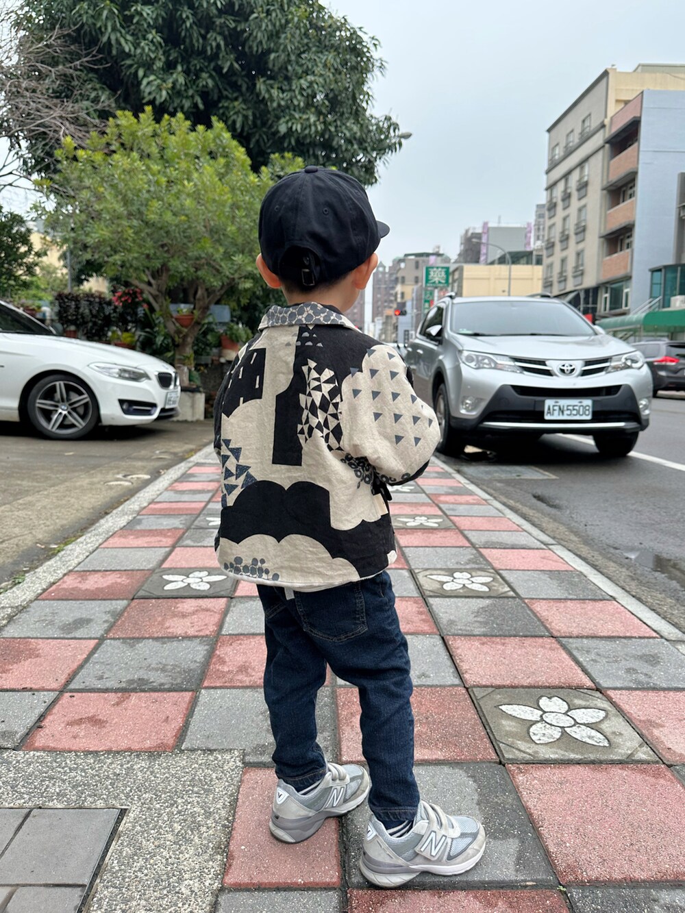 「COLEMANのアイテム（キャップ、ブラック系）」を使った、housebabypresleyさん（キッズ・100cm）の冬コーディネートの3枚目の写真