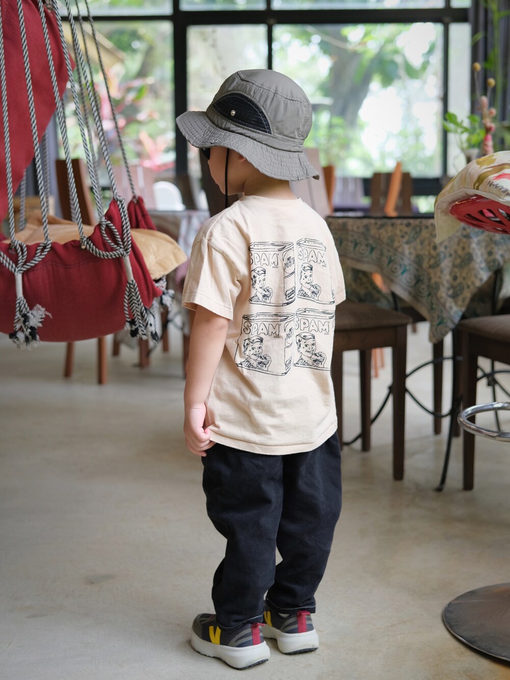 「BREEZEのアイテム（Tシャツ/カットソー、ベージュ系）」を使った、housebabypresleyさん（キッズ・100cm）の春コーディネートの2枚目の写真