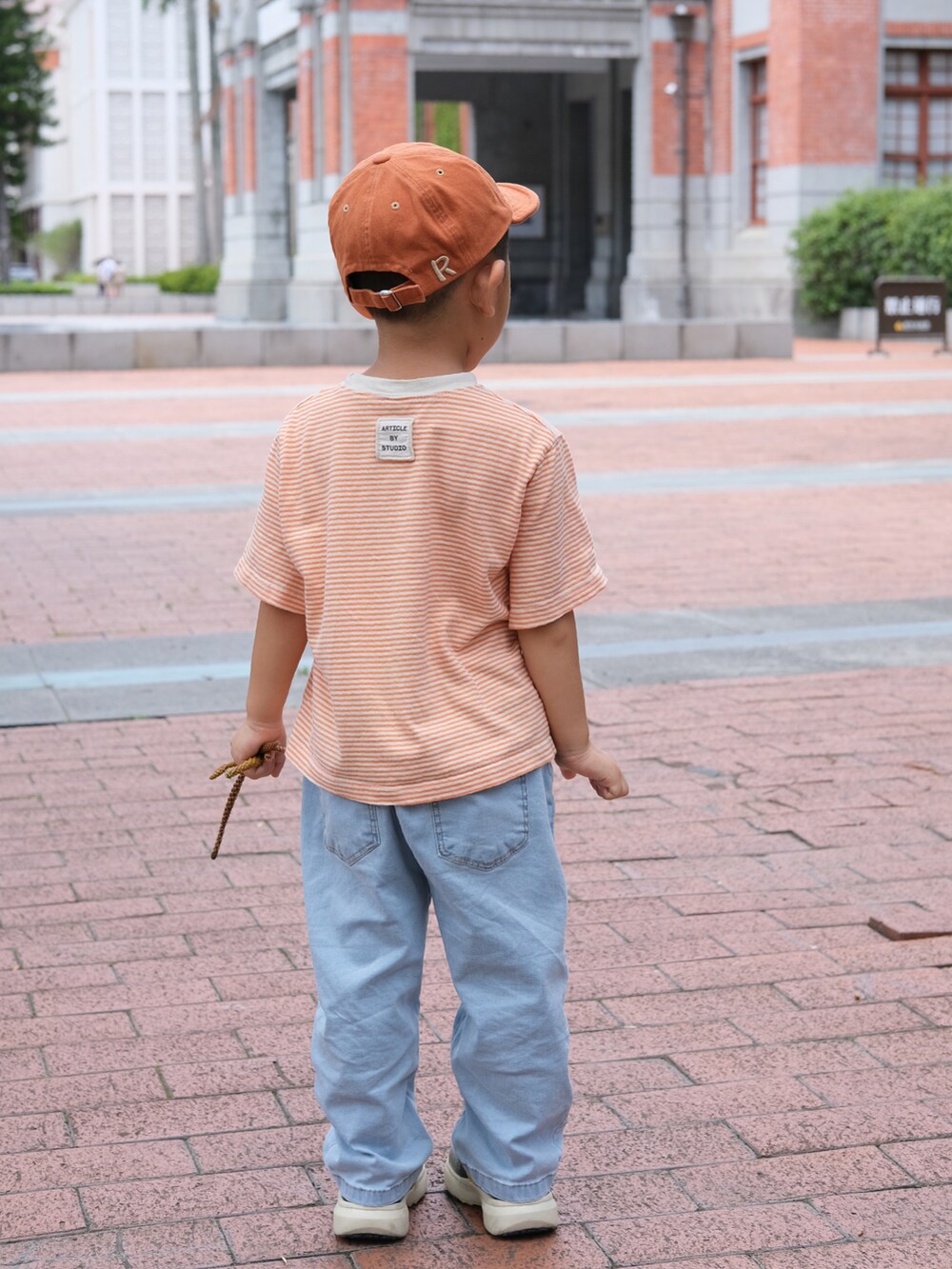 「韓國子供服のアイテム（Tシャツ/カットソー、オレンジ系）」を使った、housebabypresleyさん（キッズ・100cm）の夏コーディネートの2枚目の写真