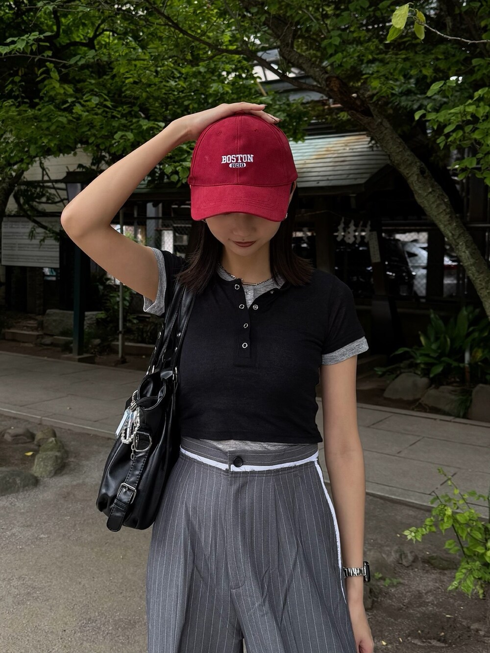 ブラック系のTシャツ/カットソー、その他のその他パンツを着用したレディースの夏コーディネートの4枚目の写真