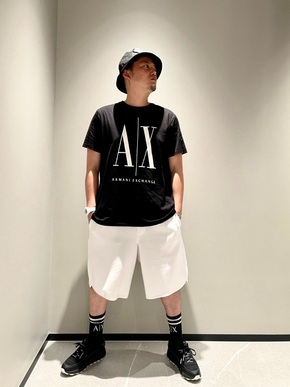 「AXchange、AXchanger、armaniexchange、アルマーニエクスチェンジ、オレンジ、ストリート、オーバーサイズ、腕時計、ラバーバンド、自動巻き」|「ARMANI EXCHANGEの【A|X アルマーニ エクスチェンジ】ロゴ バケットハット(ハット、ブラック系)」を使った、ONI0415さん(メンズ・178cm)の春コーディネートの2枚目の写真