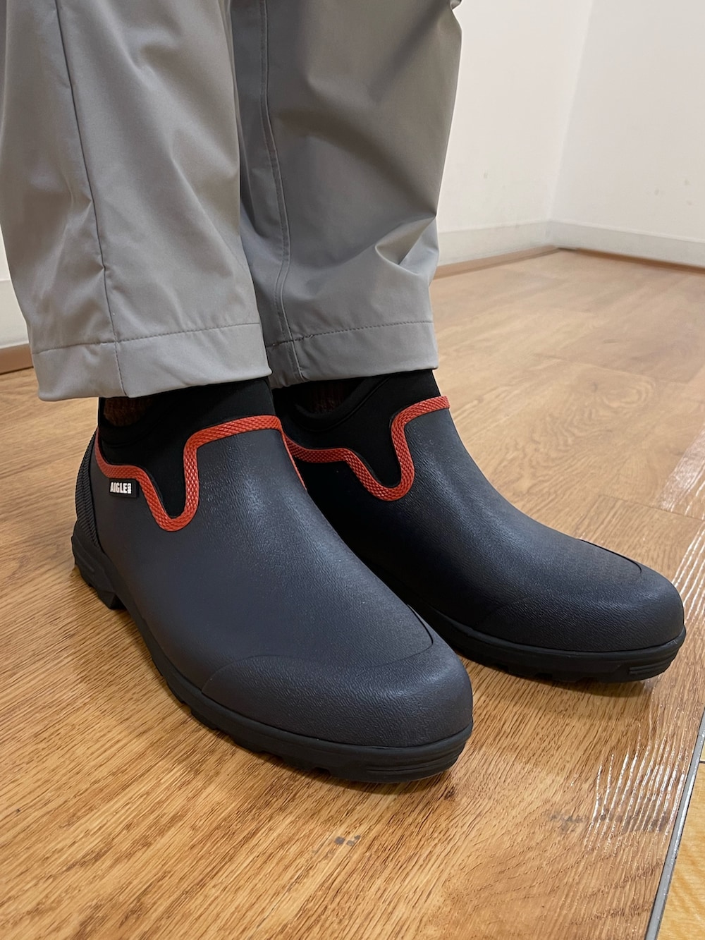 ブルー系のジャケット/アウターを着用したメンズの春コーディネートの6枚目の写真