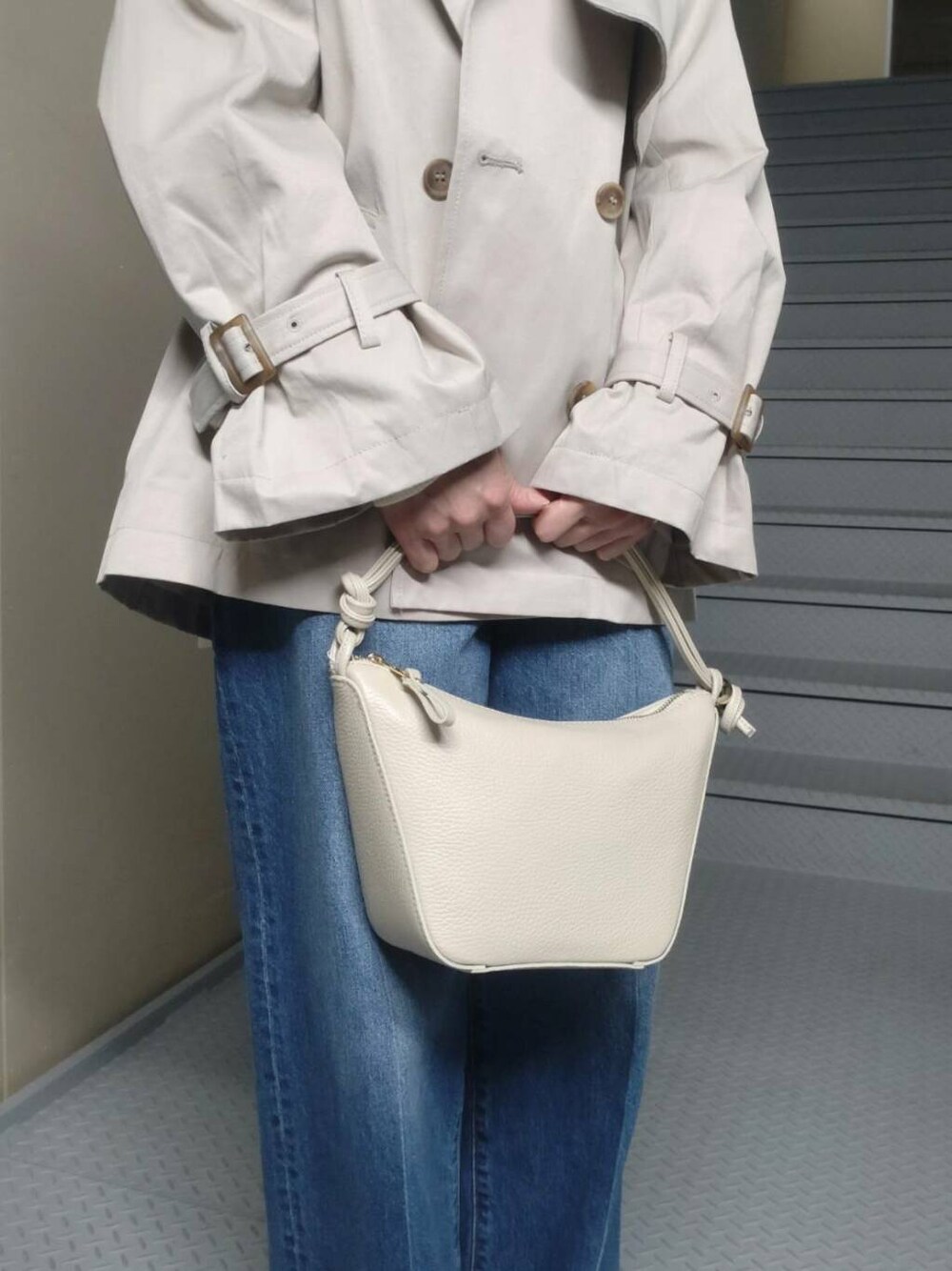 「デニム、ママコーデ、SonnyLabel、春アウター、newarrival、低身長おススメアウター、私の推しデニムスタイル」｜「URBAN RESEARCH Sonny LabelのスラブベーシックロングスリーブTシャツ（Tシャツ/カットソー、イエロー系）」を使った、mayuさん（レディース・153cm）の冬コーディネートの3枚目の写真