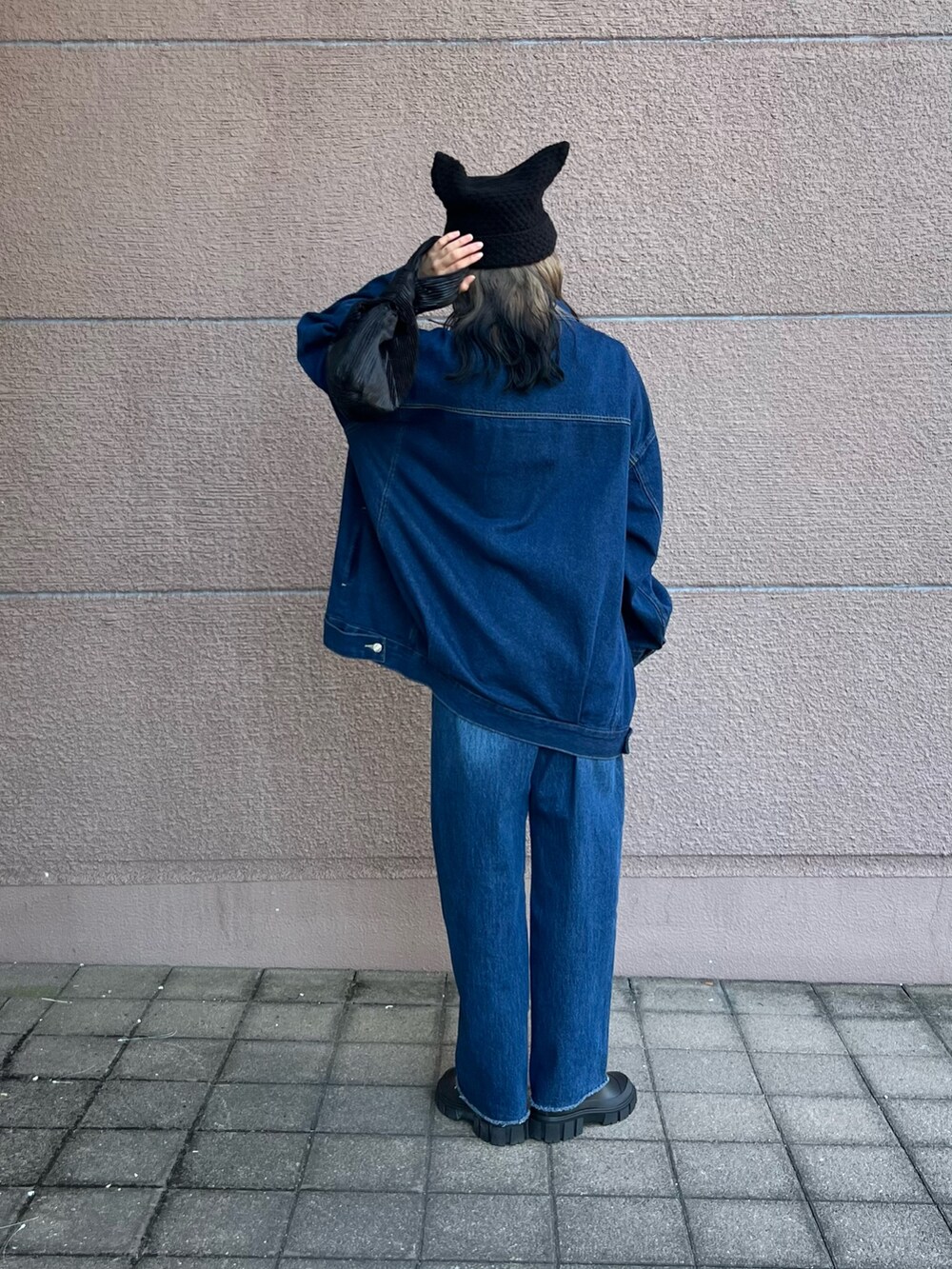 「アウトドアスタイル、秋っぽコーデ更新中、秋コーデ、ブーツ、デニム、着回しコーデ、メガネ女子、秋服コーデ、秋服、秋冬コーデ、パンツスタイル、カジュアルコーデ、デニムセットアップ風、セットアップ風、ネコミミ帽」|「ITEMS URBANRESEARCHのデニムオーバージャケット(デニムジャケット、ブルー系)」を使った、kotori33さん(レディース・160cm)の秋コーディネートの3枚目の写真