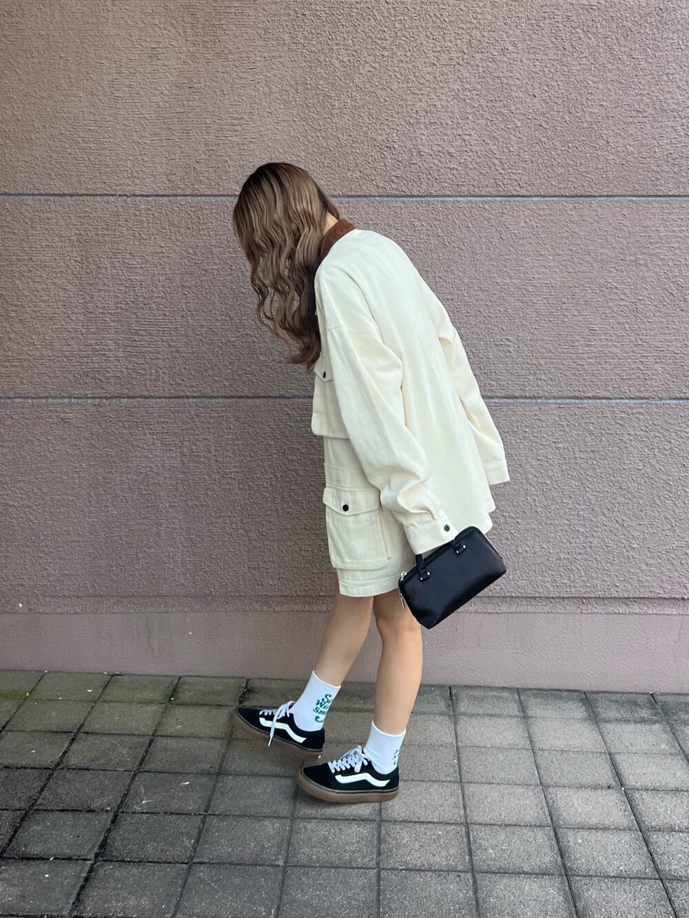 「お出かけコーデ、アツいコーデ全部見せ、ロゴT、デニム、メガネ女子、秋服準備はじめました、オトナカワイイ、デニムコーデ、秋のコーデ、着回しコーデ、韓国ファッション、大人可愛い、大人かわいい、ミニスカートコーデ、ミニスカート」｜「ITEMS URBANRESEARCHのロゴハンソデTシャツ（Tシャツ/カットソー、ブルー系）」を使った、kotori33さん（レディース・160cm）の夏コーディネートの4枚目の写真