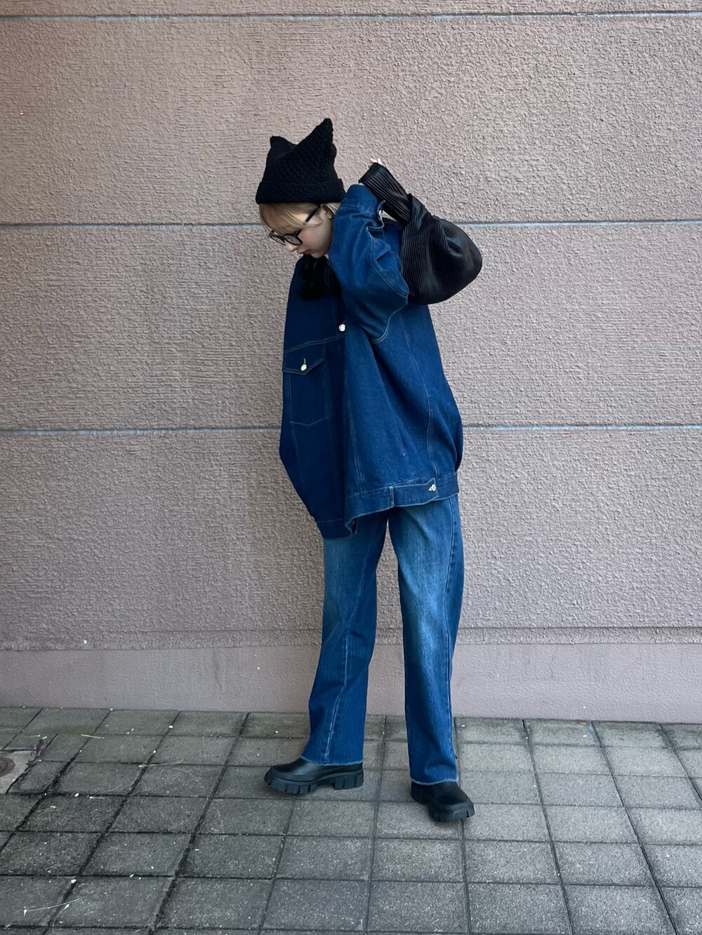 「アウトドアスタイル、秋っぽコーデ更新中、秋コーデ、ブーツ、デニム、着回しコーデ、メガネ女子、秋服コーデ、秋服、秋冬コーデ、パンツスタイル、カジュアルコーデ、デニムセットアップ風、セットアップ風、ネコミミ帽」|「ITEMS URBANRESEARCHのデニムオーバージャケット(デニムジャケット、ブルー系)」を使った、kotori33さん(レディース・160cm)の秋コーディネートの2枚目の写真