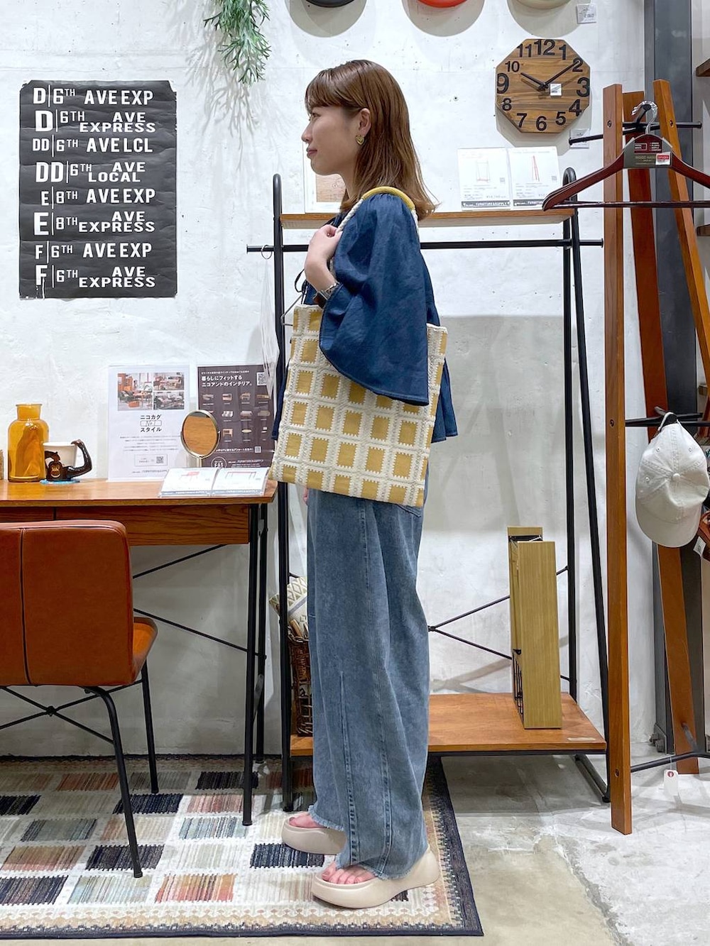 「差し色コーデ、高見え、ガーリー、niko and ...、夏コーデ」｜「niko and...のオリジナルニコモコトングサンダル（サンダル、ベージュ系）」を使った、ごとちんさん（レディース・162cm）の夏コーディネートの3枚目の写真
