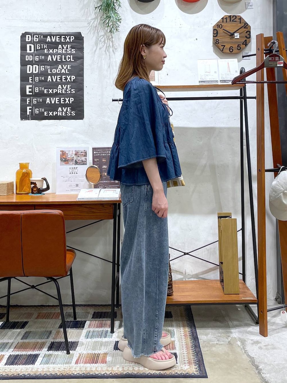 「差し色コーデ、高見え、ガーリー、niko and ...、夏コーデ」｜「niko and...のオリジナルニコモコトングサンダル（サンダル、ベージュ系）」を使った、ごとちんさん（レディース・162cm）の夏コーディネートの2枚目の写真
