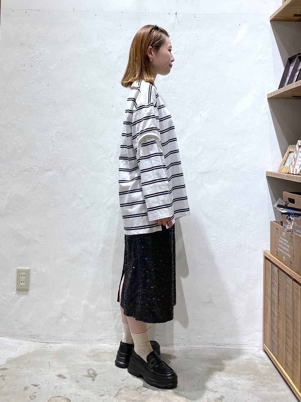 「カジュアル、差し色コーデ、高見え、niko and ...、ロンT、春コーデ、ガーリー」｜「niko and...のオリジナルスニーカーソールローファー（ローファー、ブラック系）」を使った、ごとちんさん（レディース・162cm）の春コーディネートの2枚目の写真