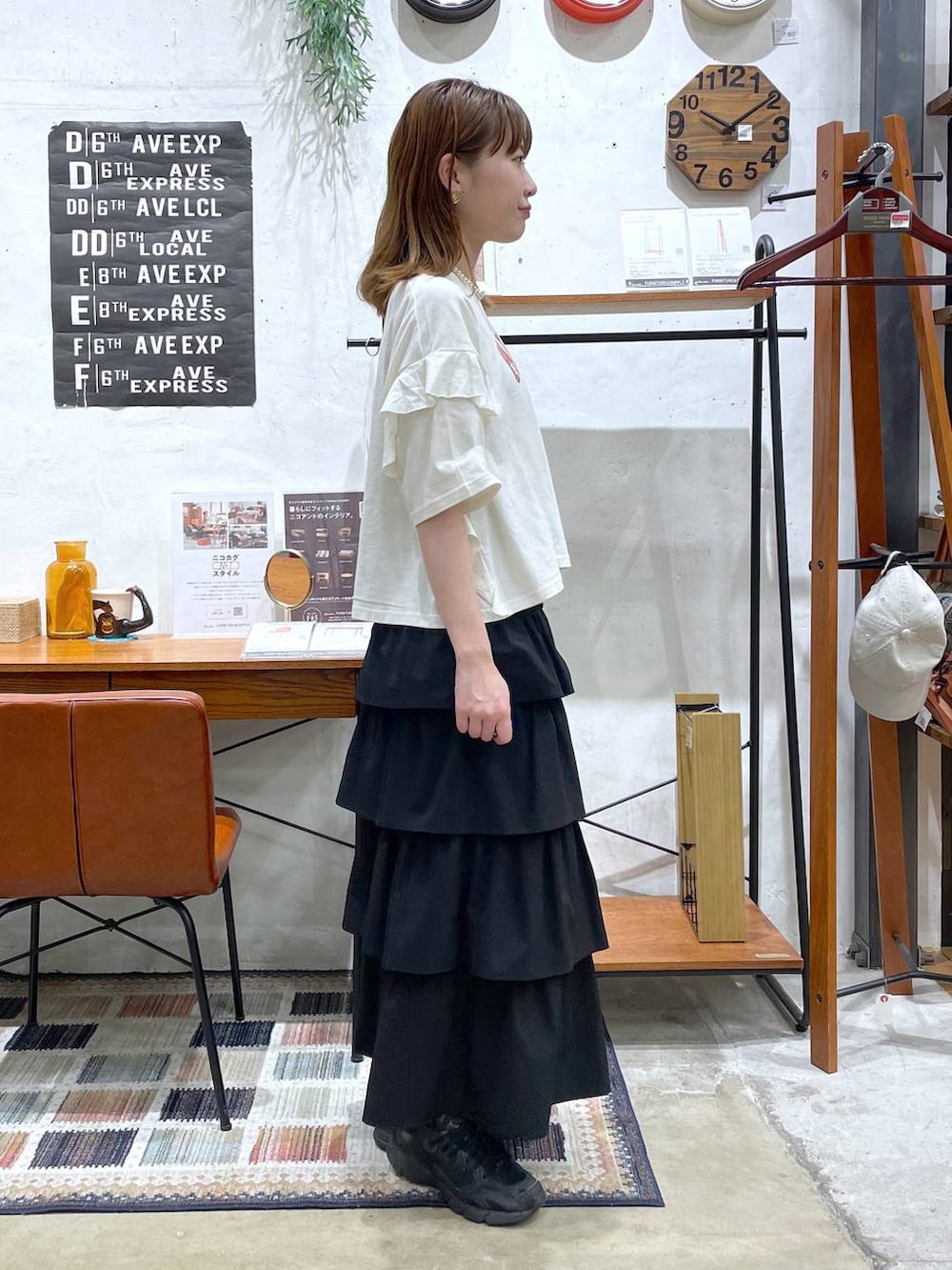 「差し色コーデ、高見え、ガーリー、niko and ...、夏コーデ、Tシャツ」｜「niko and...のフリルアソートプリントTシャツ（Tシャツ/カットソー、ホワイト系）」を使った、ごとちんさん（レディース・162cm）の夏コーディネートの3枚目の写真