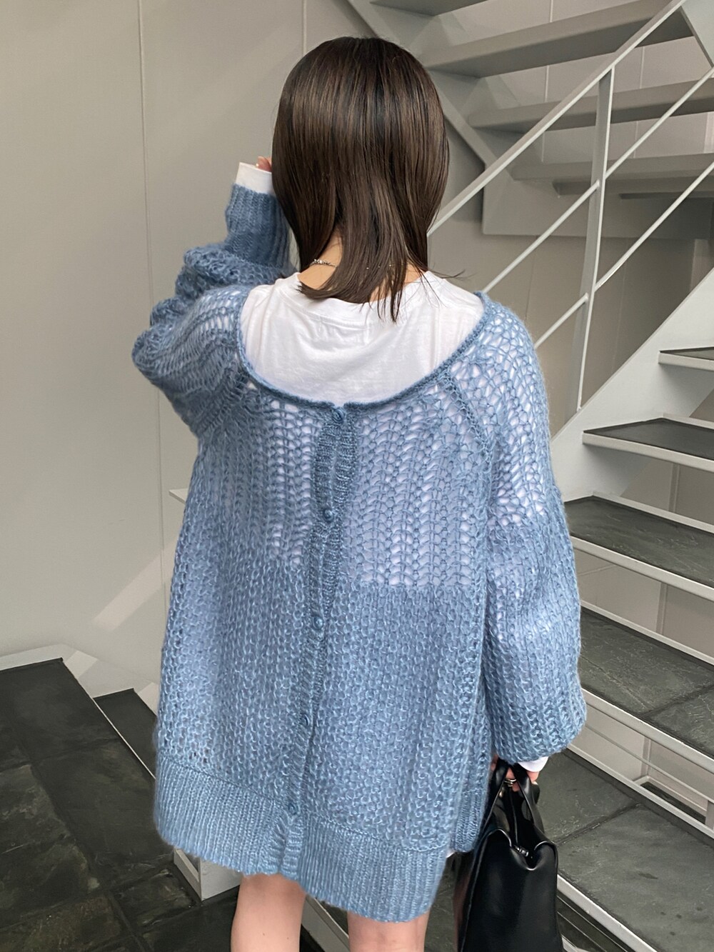 「秋冬コーデ、お出かけコーデ、秋、ニットコーデ、Kastane、ブルー」｜「Kastaneの【カタログ掲載アイテム】モヘア2wayメッシュニット（ニット/セーター、ブルー系）」を使った、maki yamadaさん（レディース・159cm）の秋コーディネートの5枚目の写真