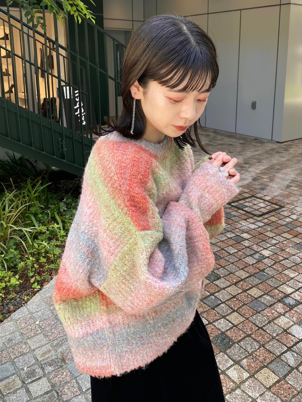 「秋冬コーデ、大人カジュアル、お出かけコーデ、ニットコーデ、ニット、キャミワンピース、グラデーションニット、キャミワンピ」｜「Kastaneの【2022AWカタログ掲載アイテム/SETアイテム】バラクラバ×グラデニットSET（ニット/セーター、ピンク系）」を使った、maki yamadaさん（レディース・159cm）の秋コーディネートの3枚目の写真