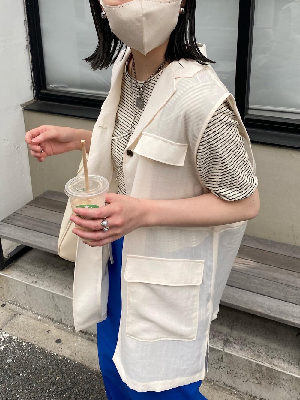 「Kastane、ベスト、ローファー、カラースカート、スリットスカート」｜「Kastaneの厚底ローファー（ローファー、ブラック系）」を使った、maki yamadaさん（レディース・159cm）の春コーディネートの2枚目の写真