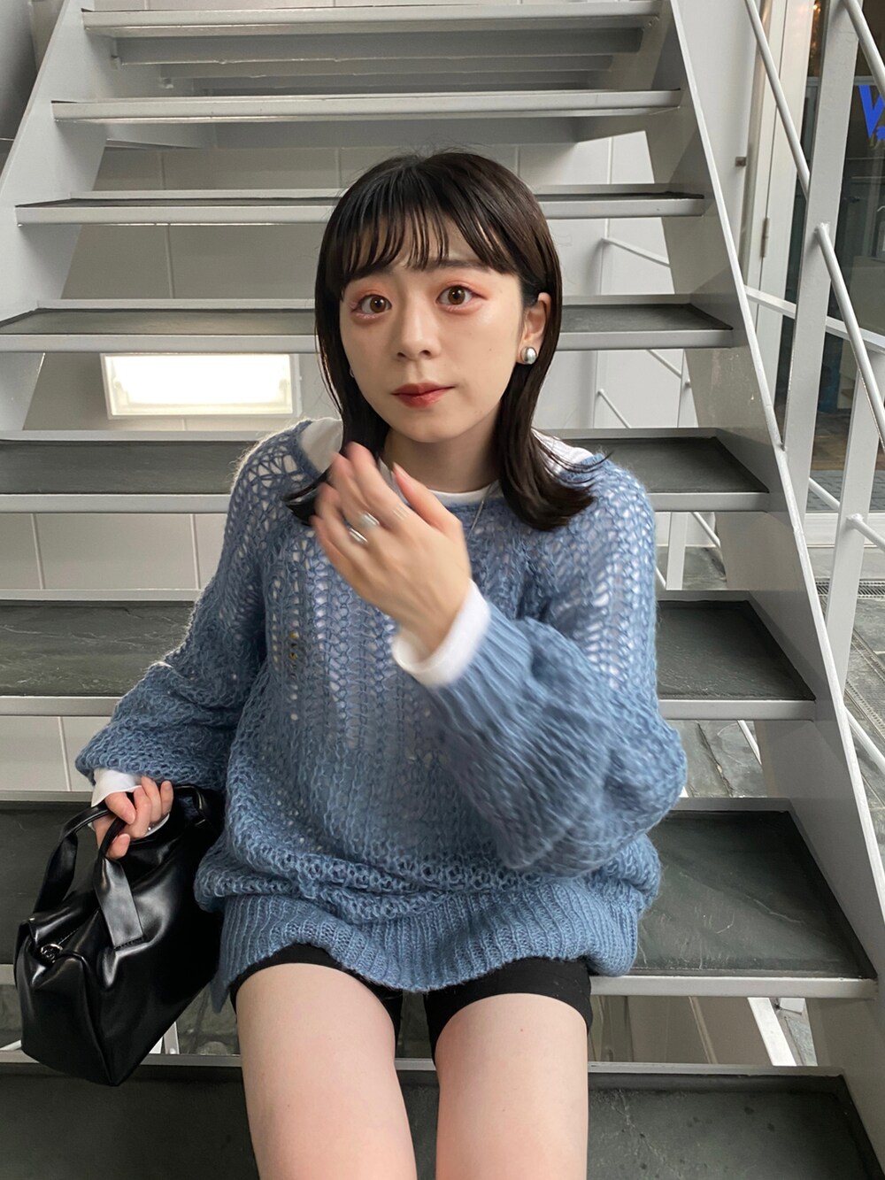 「秋冬コーデ、お出かけコーデ、秋、ニットコーデ、Kastane、ブルー」｜「Kastaneの【カタログ掲載アイテム】モヘア2wayメッシュニット（ニット/セーター、ブルー系）」を使った、maki yamadaさん（レディース・159cm）の秋コーディネートの3枚目の写真