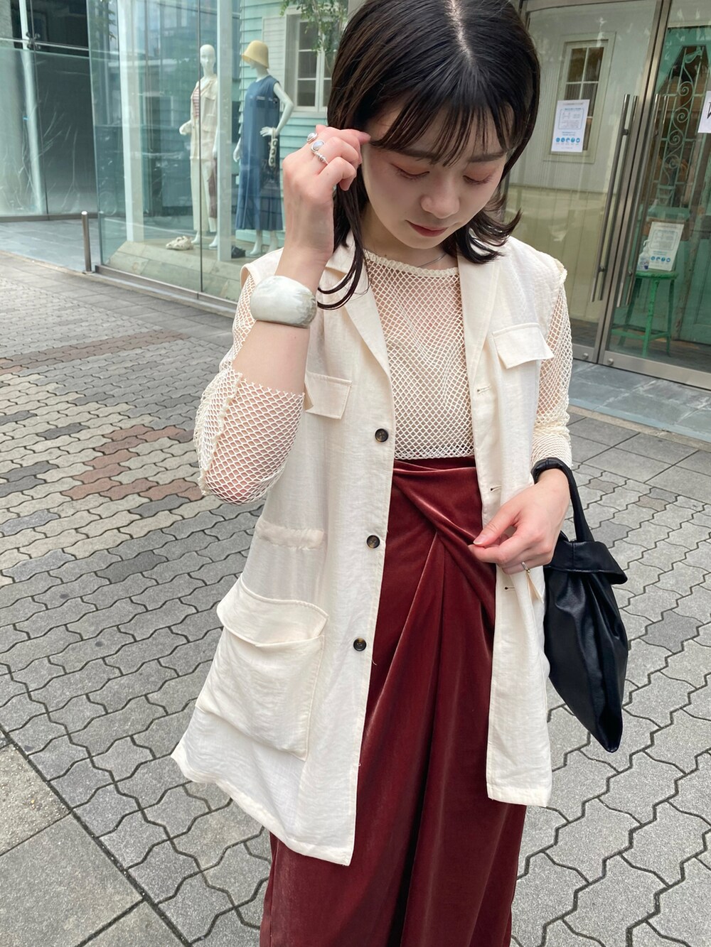 「Kastane、kastane_ootd、カスタネ」｜「Kastaneの【2022AWアイテム】ベロアキャミワンピース（ワンピース、ピンク系）」を使った、maki yamadaさん（レディース・159cm）の夏コーディネートの2枚目の写真