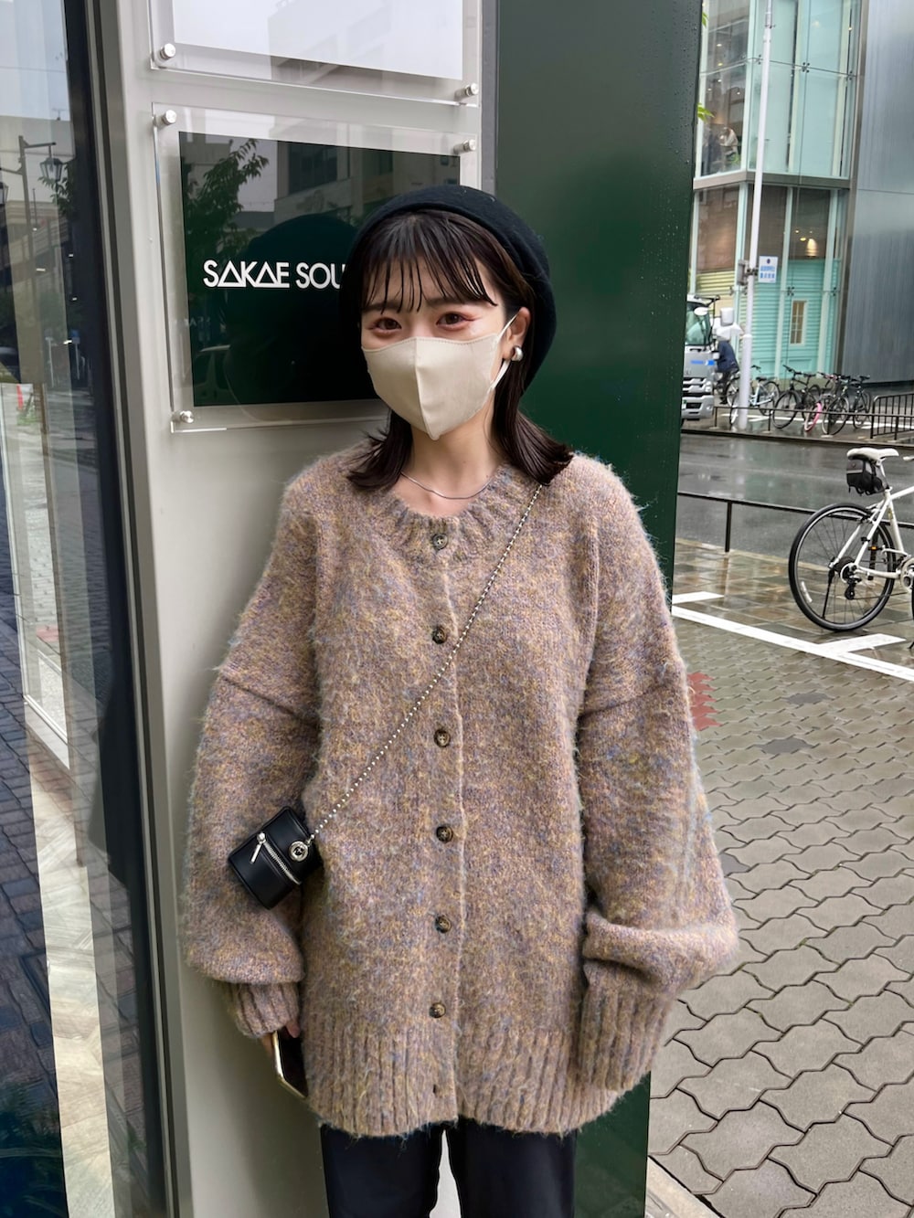 「秋冬コーデ、秋、ゆるコーデ、ベレー帽、カーディガン、ローファー、kastane」｜「Kastaneのメランジ起毛ニットカーデ（カーディガン/ボレロ、ピンク系）」を使った、maki yamadaさん（レディース・159cm）の秋コーディネートの3枚目の写真