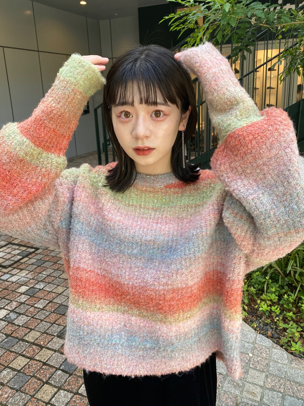 「秋冬コーデ、大人カジュアル、お出かけコーデ、ニットコーデ、ニット、キャミワンピース、グラデーションニット、キャミワンピ」｜「Kastaneの【2022AWカタログ掲載アイテム/SETアイテム】バラクラバ×グラデニットSET（ニット/セーター、ピンク系）」を使った、maki yamadaさん（レディース・159cm）の秋コーディネートの4枚目の写真