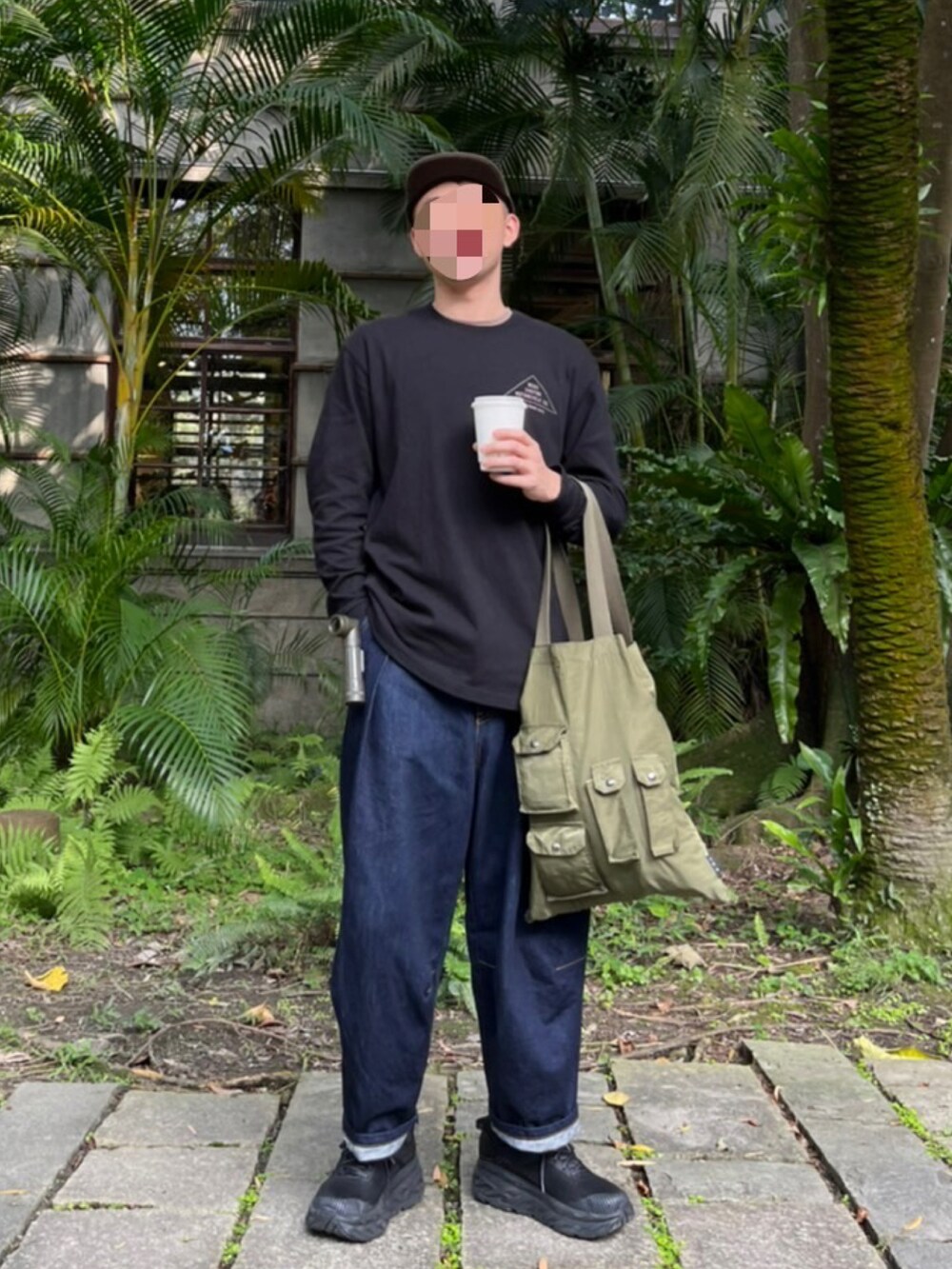 「ootd、街頭穿搭、休閒、寬鬆、oversize、HOKAONEONE、SETTO、DEUS EX MACHINA、Jackman、jojo立ち、JOJO、STYLE、松山文創園區」｜「Jackmanのアイテム（キャップ、ブラウン系）」を使った、Leviさん（メンズ・174cm）の冬コーディネートの2枚目の写真