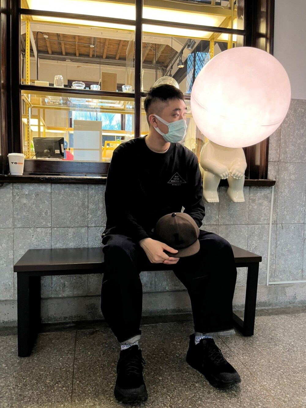 「ootd、街頭穿搭、休閒、寬鬆、oversize、HOKAONEONE、SETTO、DEUS EX MACHINA、Jackman、jojo立ち、JOJO、STYLE、松山文創園區」｜「Jackmanのアイテム（キャップ、ブラウン系）」を使った、Leviさん（メンズ・174cm）の冬コーディネートの3枚目の写真