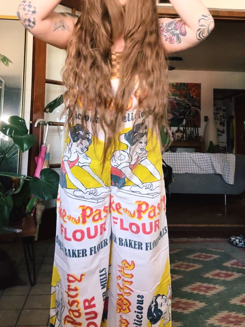 その他のつなぎ/オールインワンを着用したレディースの夏コーディネートの2枚目の写真