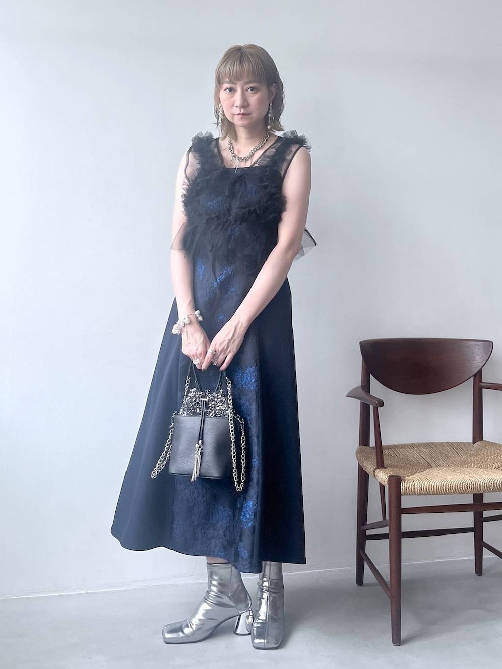 「若見え、モード、カジュアル、女子会、高身長、着痩せ、きれいめ、HARE、着痩せ・細見え、Over40スタッフ、キャミワンピース、ワンピース、デートコーデ、デート/ロマンティック」｜「HAREのボールMIX2Pイヤカフ(HARE)（イヤーカフ、シルバー系）」を使った、inhhhan®さん（レディース・165cm）の夏コーディネートの7枚目の写真