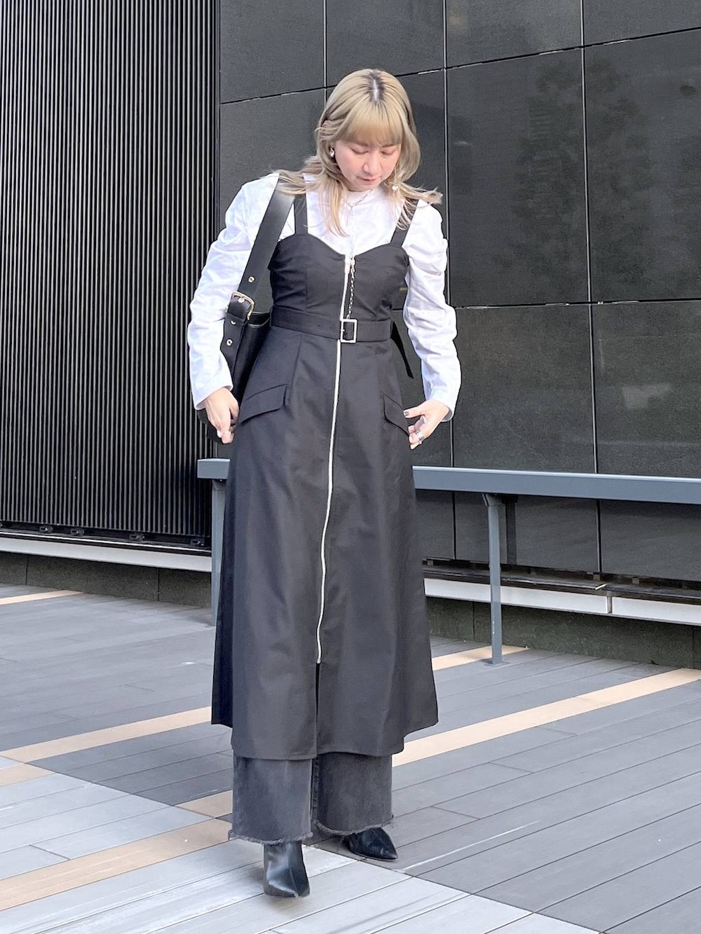 「高見え、きれいめ、HARE、若見え、モード、カジュアル、デート/ロマンティック、女子会、着痩せ、着痩せ・細見え、ワンピース、休日コーデ」｜「HAREの2Pボレロジャケット＊ジップワンピース(HARE)（ワンピース、ブラック系）」を使った、inhhhan®さん（レディース・165cm）の冬コーディネートの8枚目の写真