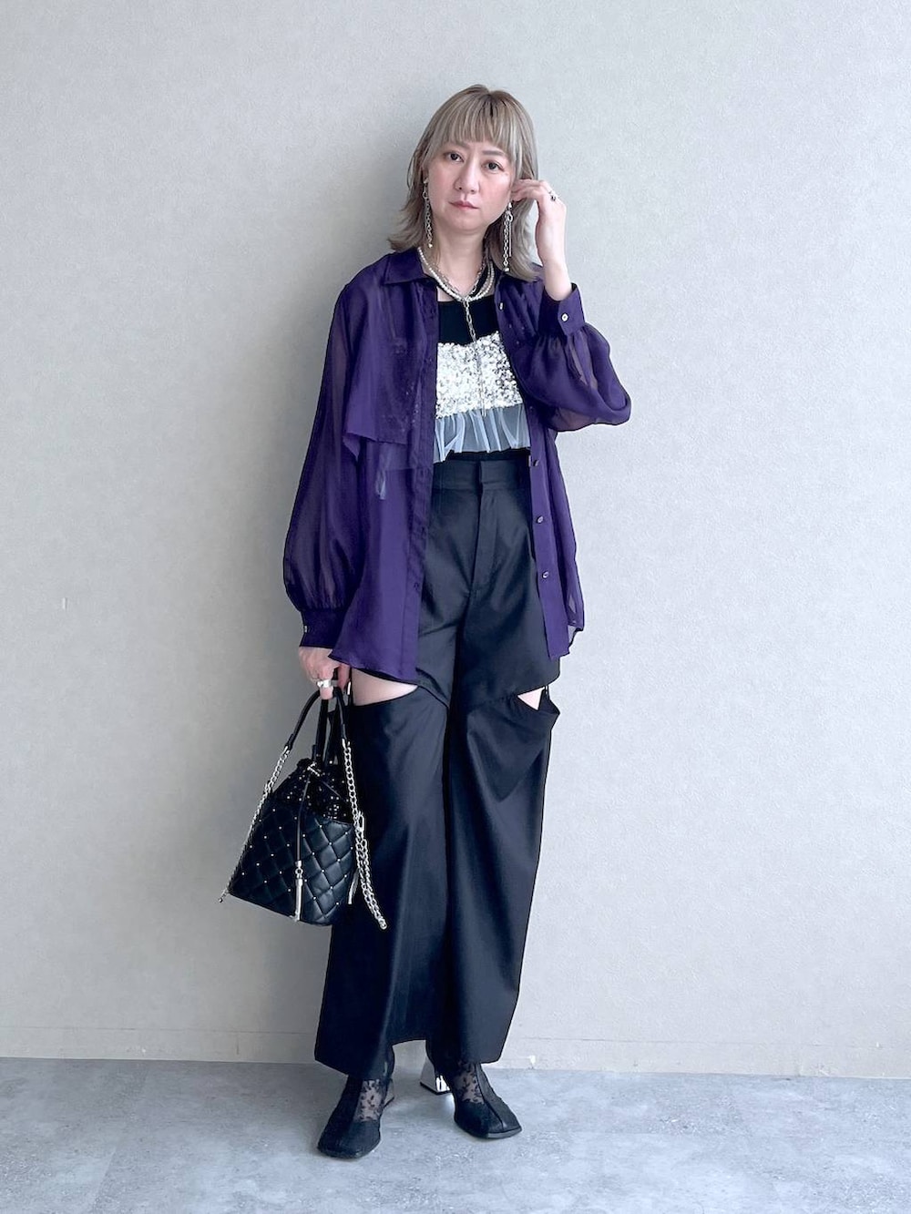 「シャツ、若見え、モード、カジュアル、女子会、高身長、着痩せ、きれいめ、HARE、着痩せ・細見え、Over40スタッフ、シアートップス」|「HAREのパートプリーツシアーシャツ(HARE)(シャツ/ブラウス、パープル系)」を使った、inhhhan®さん(レディース・165cm)の夏コーディネートの2枚目の写真
