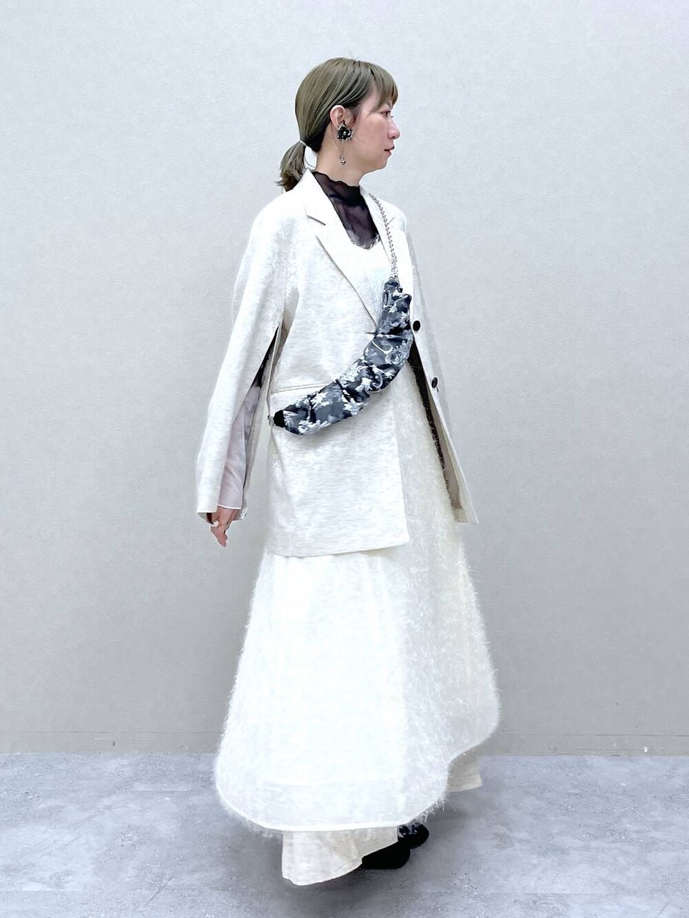 「若見え、モード、カジュアル、女子会、高身長、着痩せ、きれいめ、HARE、着痩せ・細見え、Over40スタッフ」|「HAREのチャイナデザインブーツ(HARE)(ブーツ、ブラック系)」を使った、inhhhan®さん(レディース・165cm)の冬コーディネートの3枚目の写真