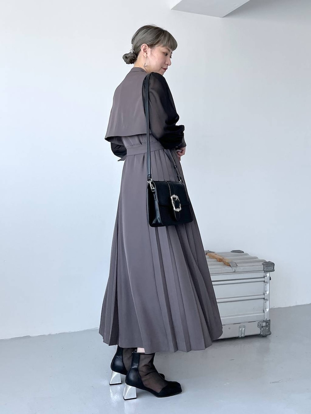 「若見え、モード、女子会、高身長、着痩せ、きれいめ、HARE、着痩せ・細見え、Over40スタッフ、ワンピース、オケージョン、結婚式2次会、デート/ロマンティック、デートコーデ」｜「HAREのマルチWAYロングラリエット(HARE)（ネックレス、ホワイト系）」を使った、inhhhan®さん（レディース・165cm）の夏コーディネートの4枚目の写真