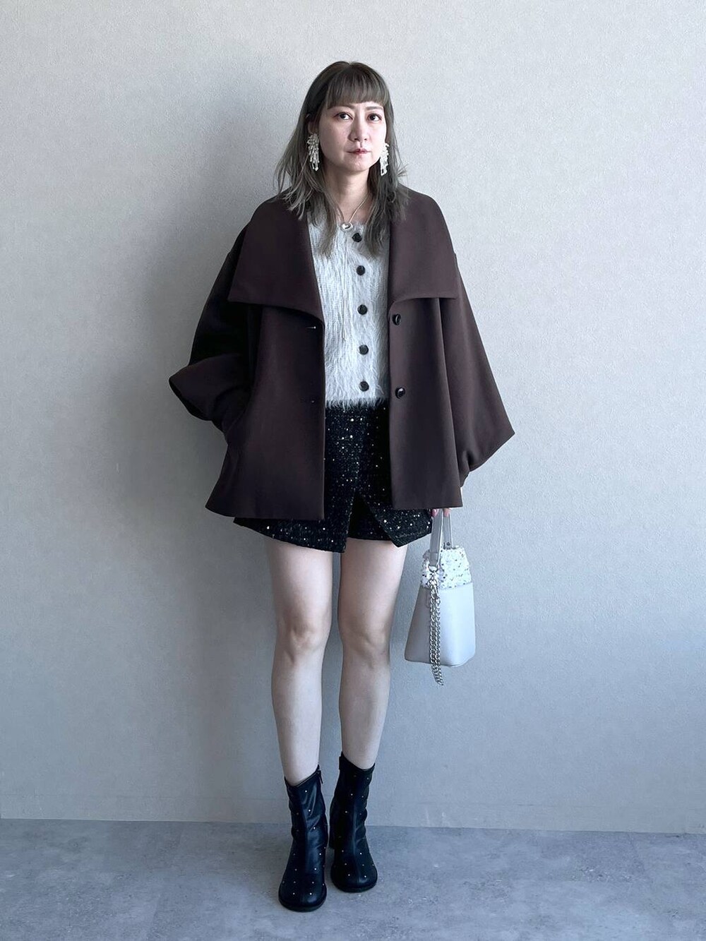 「若見え、モード、カジュアル、デート/ロマンティック、女子会、着痩せ、高見え、きれいめ、HARE、着痩せ・細見え、ウーリーテック、ショートパンツ、ニット、カーディガン」｜「HAREのループタイネックレス(HARE)（ネックレス、シルバー系）」を使った、inhhhan®さん（レディース・165cm）の秋コーディネートの7枚目の写真