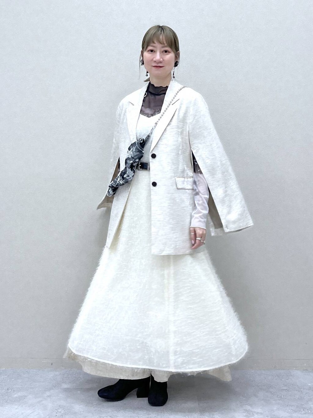 「若見え、モード、カジュアル、女子会、高身長、着痩せ、きれいめ、HARE、着痩せ・細見え、Over40スタッフ」|「HAREのチャイナデザインブーツ(HARE)(ブーツ、ブラック系)」を使った、inhhhan®さん(レディース・165cm)の冬コーディネートの2枚目の写真