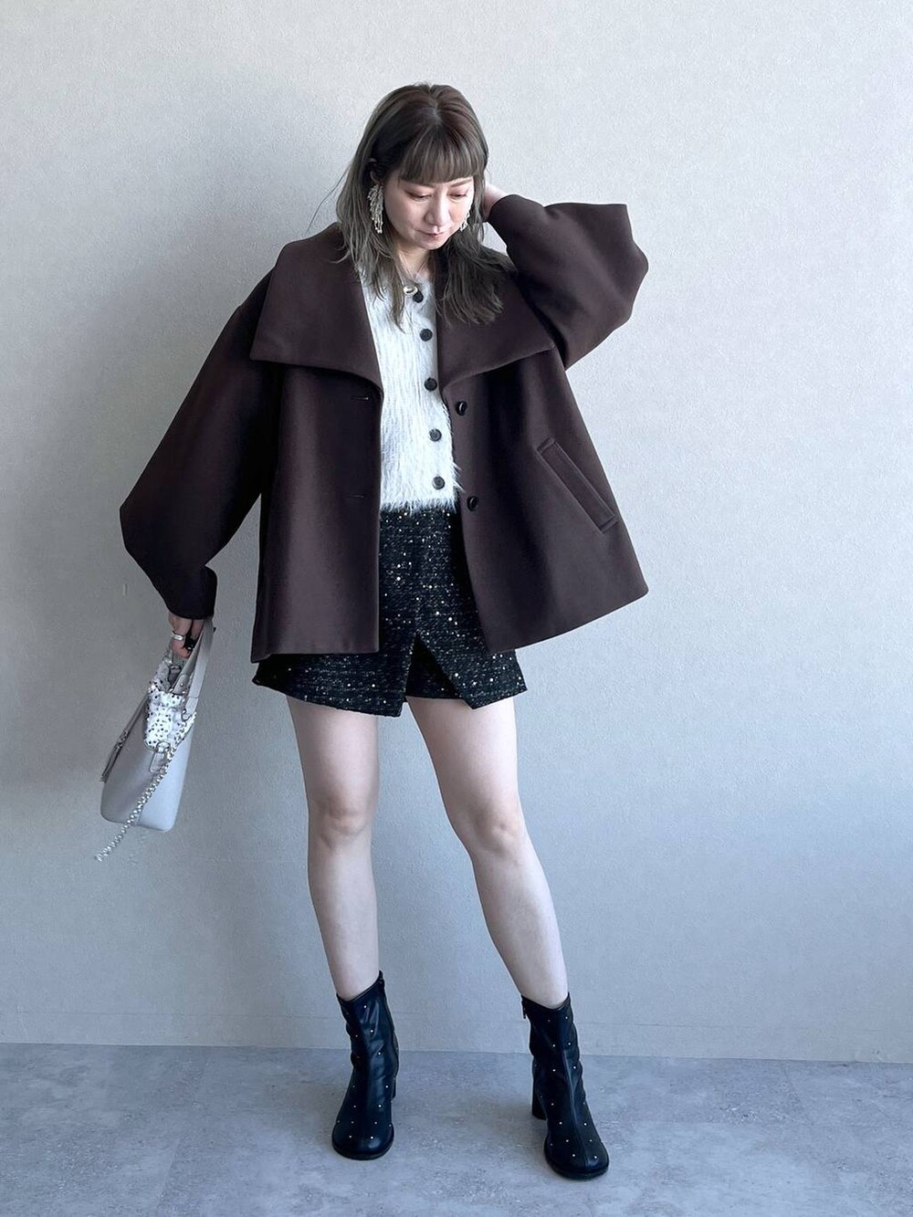 「若見え、モード、カジュアル、デート/ロマンティック、女子会、着痩せ、高見え、きれいめ、HARE、着痩せ・細見え、ウーリーテック、ショートパンツ、ニット、カーディガン」｜「HAREのループタイネックレス(HARE)（ネックレス、シルバー系）」を使った、inhhhan®さん（レディース・165cm）の秋コーディネートの6枚目の写真