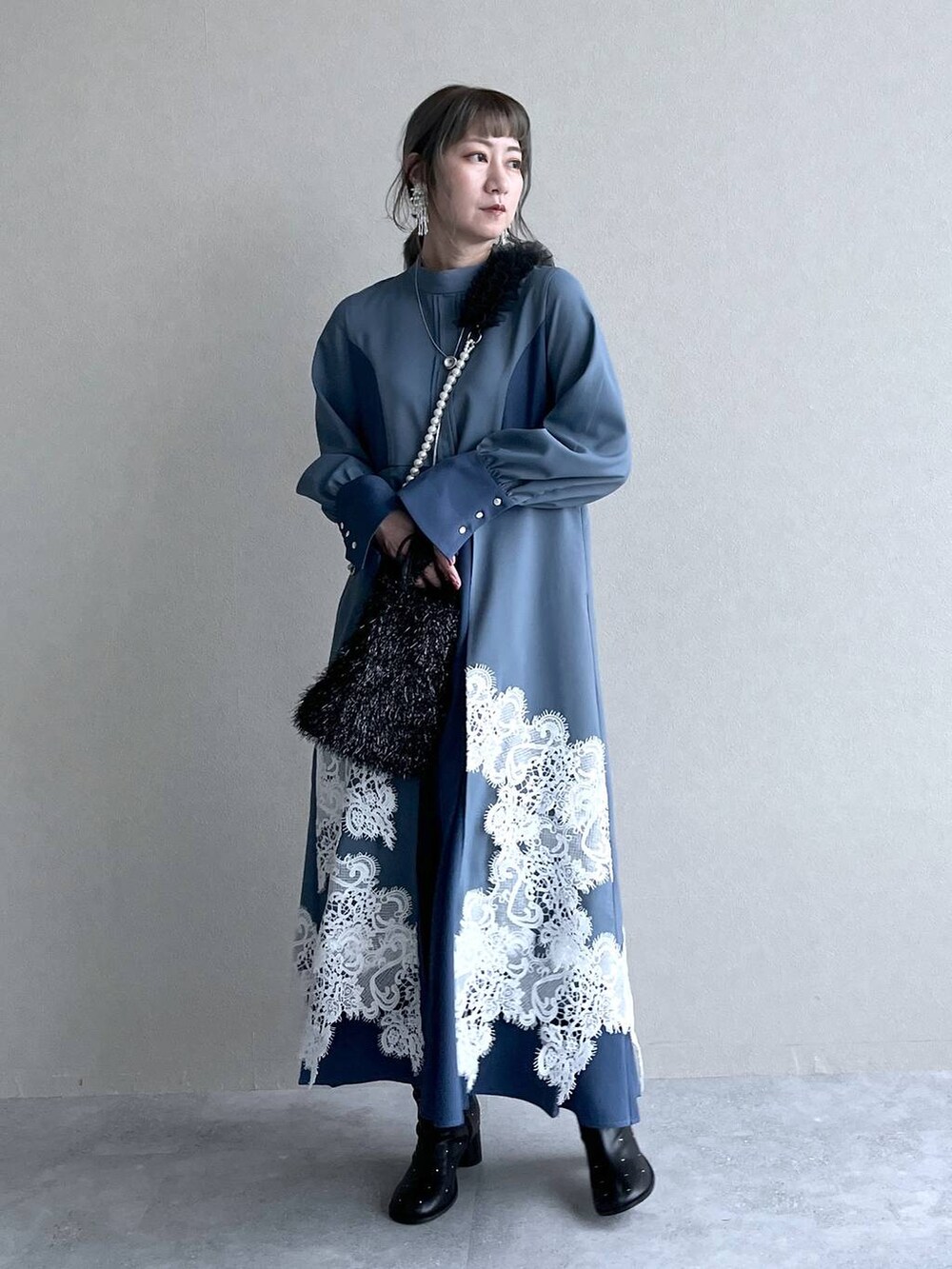 「着痩せ・細見え、ワンピース、HARE、若見え、モード、カジュアル、デート/ロマンティック、女子会、着痩せ、高見え、きれいめ、結婚式2次会、Ado」｜「HAREのチュールフリルデザインスマホストラップ(HARE)（スマホグッズ、ホワイト系）」を使った、inhhhan®さん（レディース・165cm）の冬コーディネートの9枚目の写真