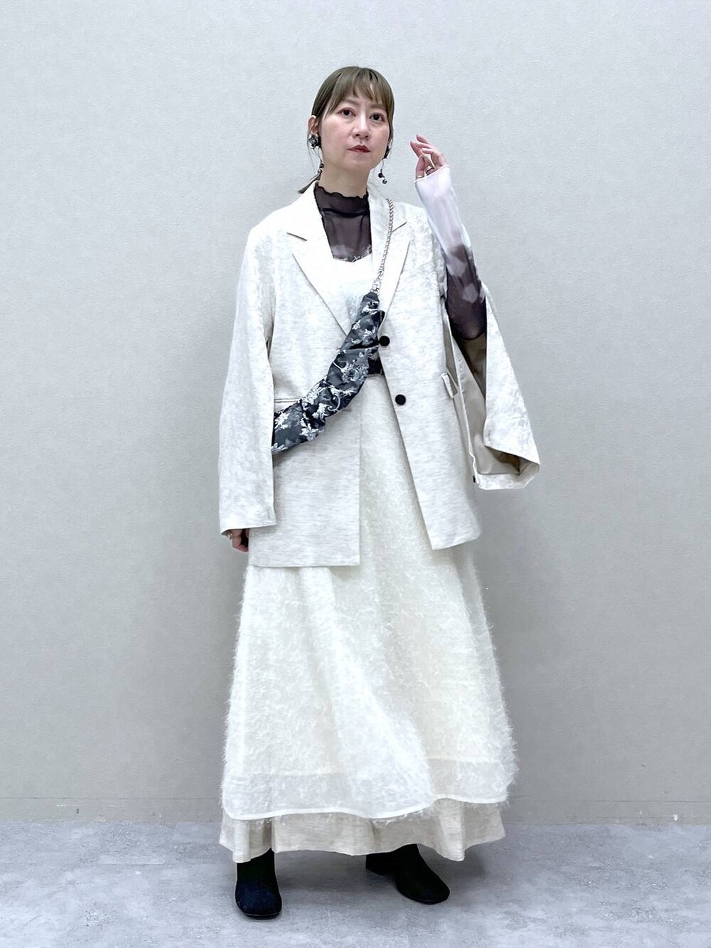 「若見え、モード、カジュアル、女子会、高身長、着痩せ、きれいめ、HARE、着痩せ・細見え、Over40スタッフ」|「HAREのチャイナデザインブーツ(HARE)(ブーツ、ブラック系)」を使った、inhhhan®さん(レディース・165cm)の冬コーディネートの8枚目の写真