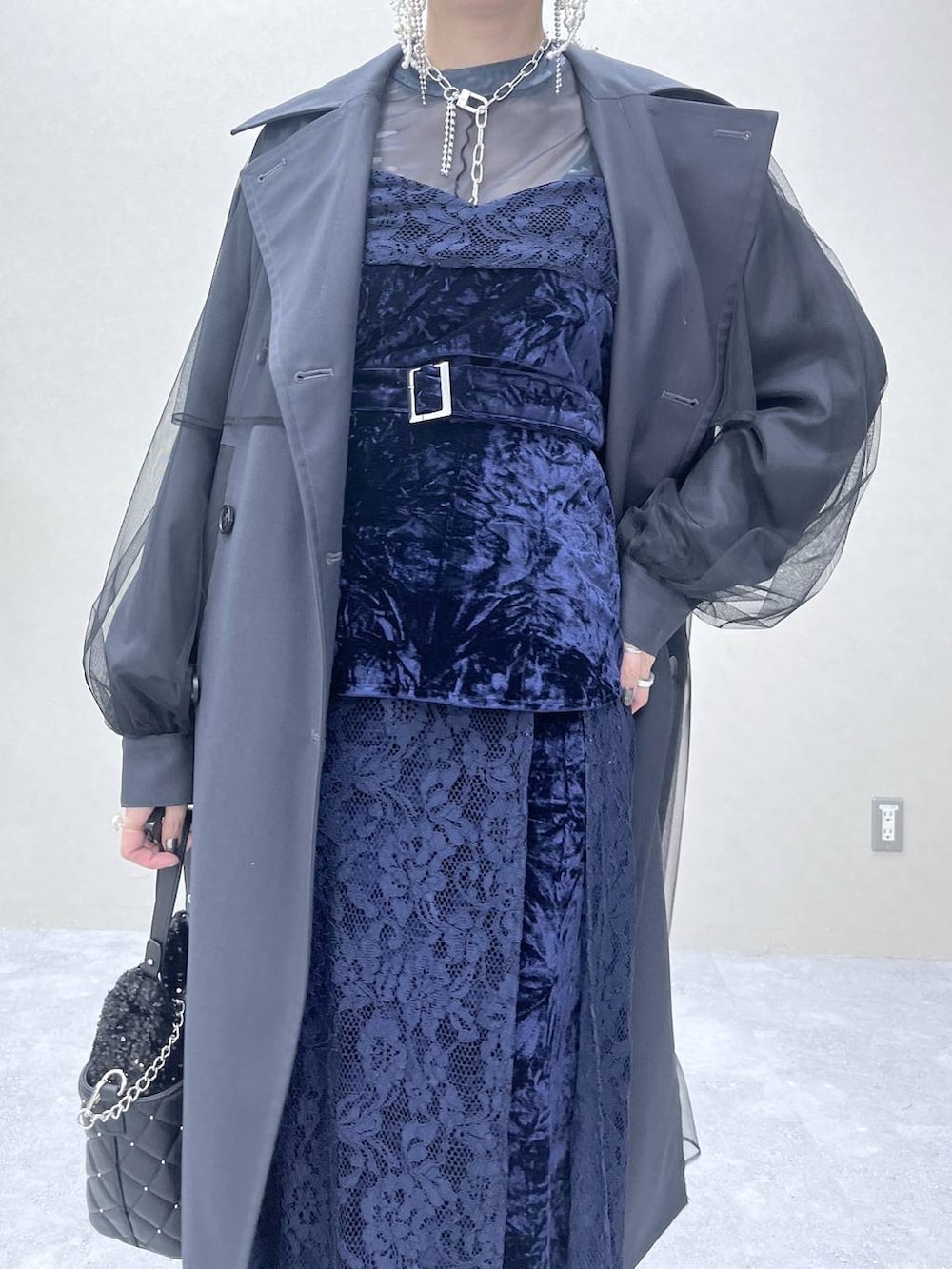 「若見え、モード、カジュアル、女子会、高身長、着痩せ、きれいめ、HARE、着痩せ・細見え、Over40スタッフ、セットアップ、コート、ワントーン」|「HAREのパールリボンピアス(HAERE)(ピアス(両耳用)、シルバー系)」を使った、inhhhan®さん(レディース・165cm)の夏コーディネートの3枚目の写真