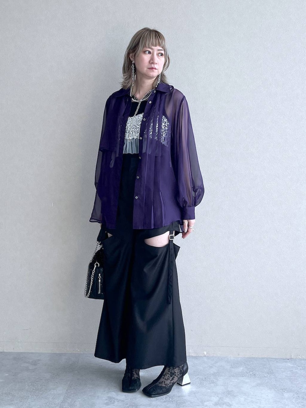 「シャツ、若見え、モード、カジュアル、女子会、高身長、着痩せ、きれいめ、HARE、着痩せ・細見え、Over40スタッフ、シアートップス」|「HAREのパートプリーツシアーシャツ(HARE)(シャツ/ブラウス、パープル系)」を使った、inhhhan®さん(レディース・165cm)の夏コーディネートの9枚目の写真