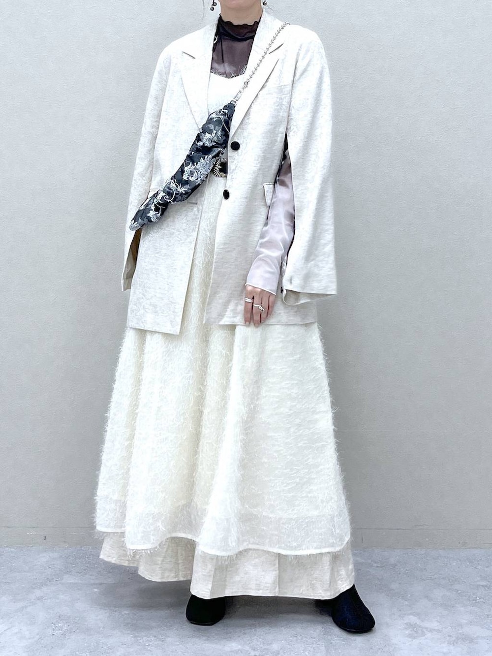 「若見え、モード、カジュアル、女子会、高身長、着痩せ、きれいめ、HARE、着痩せ・細見え、Over40スタッフ」|「HAREのチャイナデザインブーツ(HARE)(ブーツ、ブラック系)」を使った、inhhhan®さん(レディース・165cm)の冬コーディネートの9枚目の写真