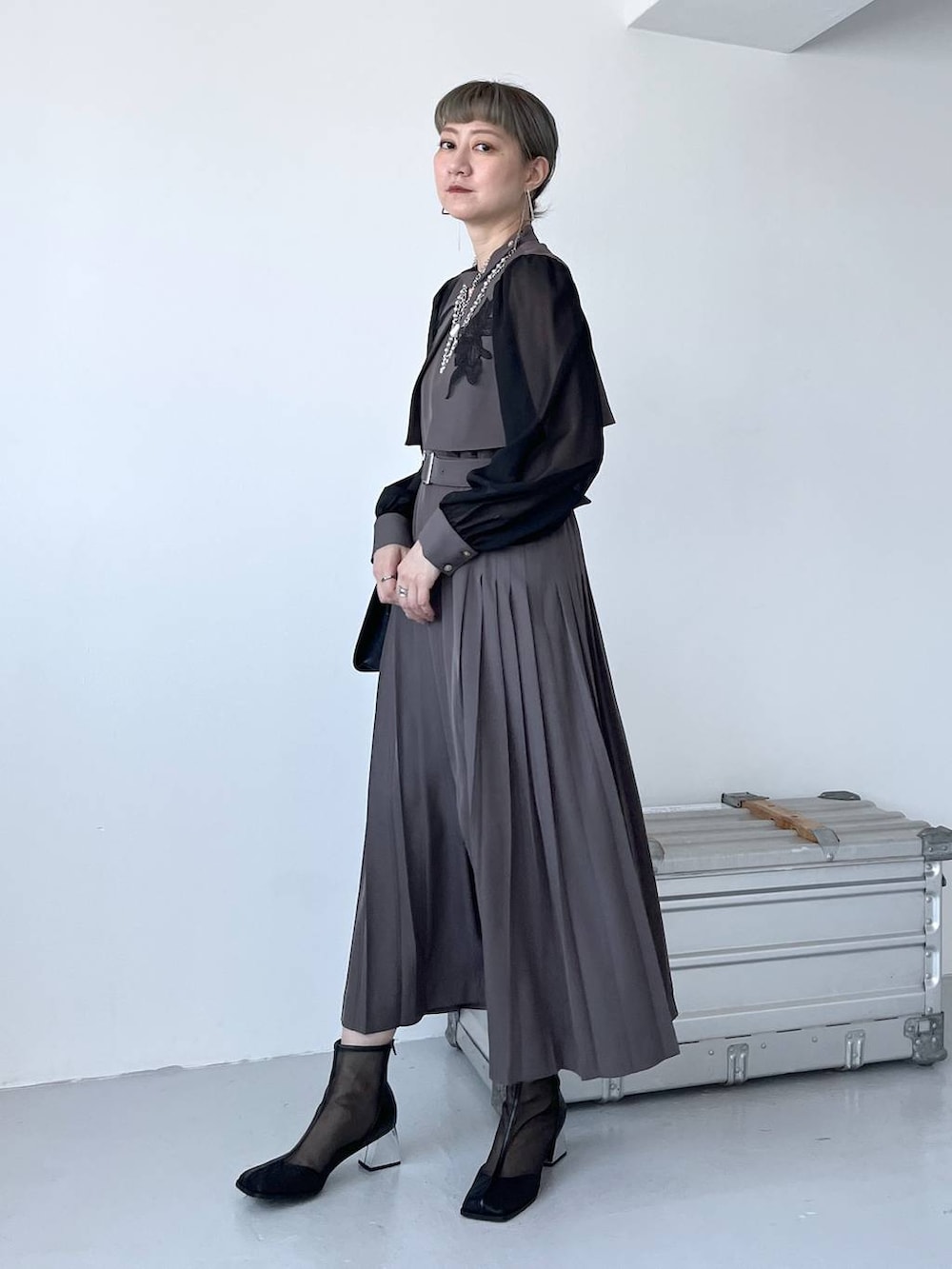 「若見え、モード、女子会、高身長、着痩せ、きれいめ、HARE、着痩せ・細見え、Over40スタッフ、ワンピース、オケージョン、結婚式2次会、デート/ロマンティック、デートコーデ」｜「HAREのマルチWAYロングラリエット(HARE)（ネックレス、ホワイト系）」を使った、inhhhan®さん（レディース・165cm）の夏コーディネートの9枚目の写真