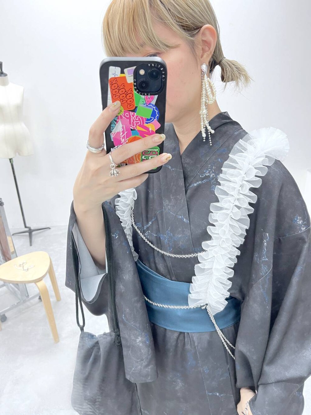 「Over40スタッフ、若見え、モード、カジュアル、女子会、高身長、着痩せ、きれいめ、HARE、着痩せ・細見え、浴衣、ユニセックス」｜「HAREのクリアヒールメッシュミュール(HARE)（サンダル、ブラック系）」を使った、inhhhan®さん（レディース・165cm）の春コーディネートの4枚目の写真