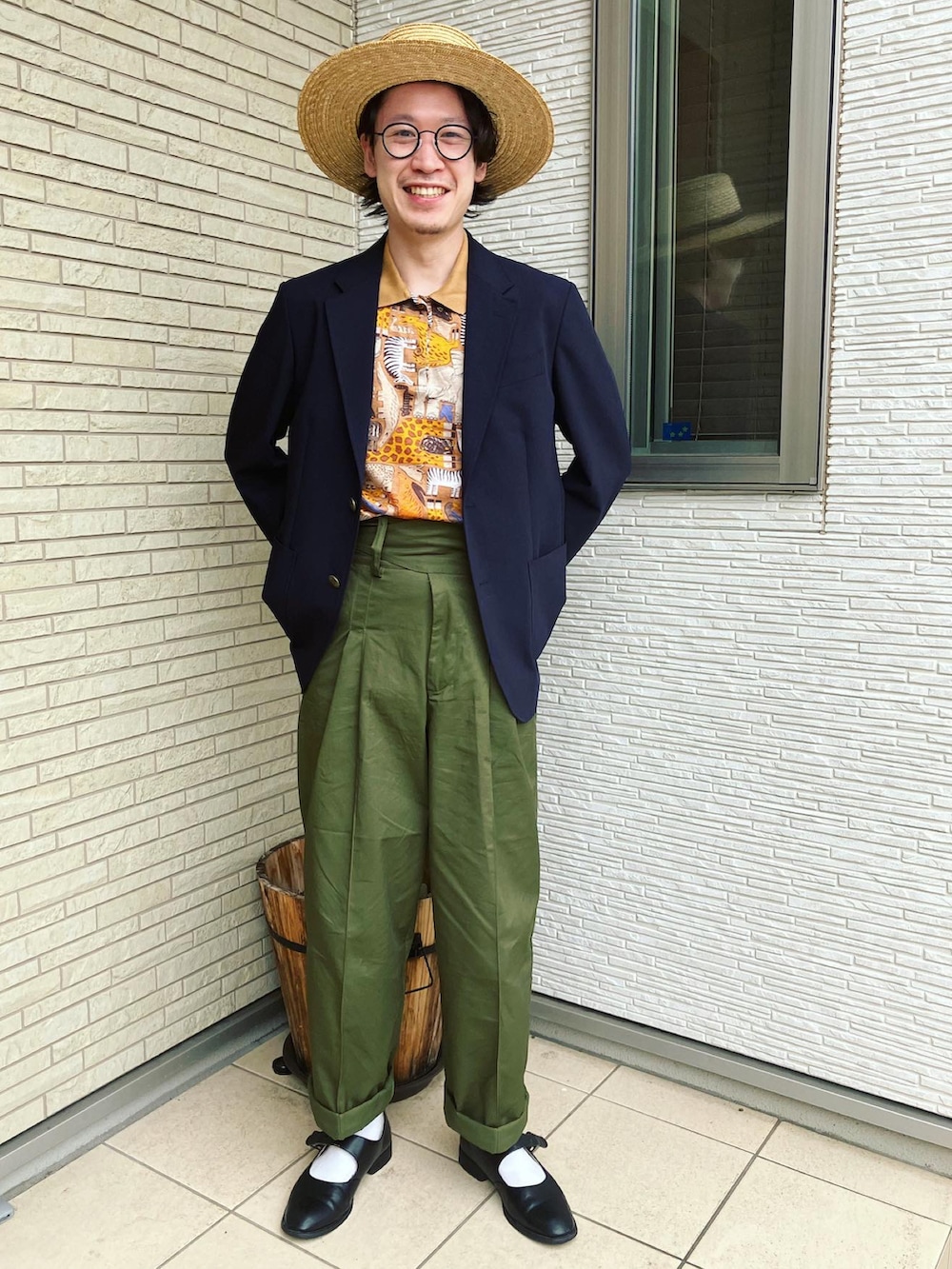 「夏コーデ、休日コーデ、メンズファッション、このスタイルがお気に入り、大人コーデ、今日のコーデ、革靴、ハット、カーキパンツ、夏、ミリタリーコーデ、ジャケット、アニマル柄、ポロシャツ、ハイウエスト」｜「POKER FACEのアイテム（メガネ、ブラック系）」を使った、YANさん（メンズ・167cm）の夏コーディネートの2枚目の写真