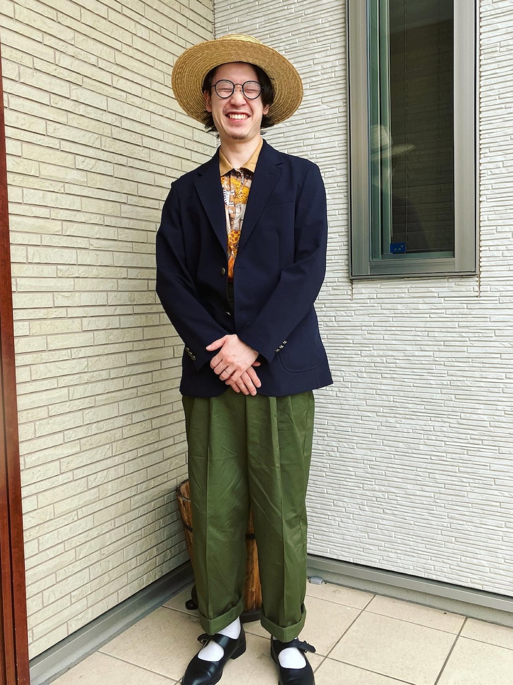 「夏コーデ、休日コーデ、メンズファッション、このスタイルがお気に入り、大人コーデ、今日のコーデ、革靴、ハット、カーキパンツ、夏、ミリタリーコーデ、ジャケット、アニマル柄、ポロシャツ、ハイウエスト」｜「POKER FACEのアイテム（メガネ、ブラック系）」を使った、YANさん（メンズ・167cm）の夏コーディネートの3枚目の写真