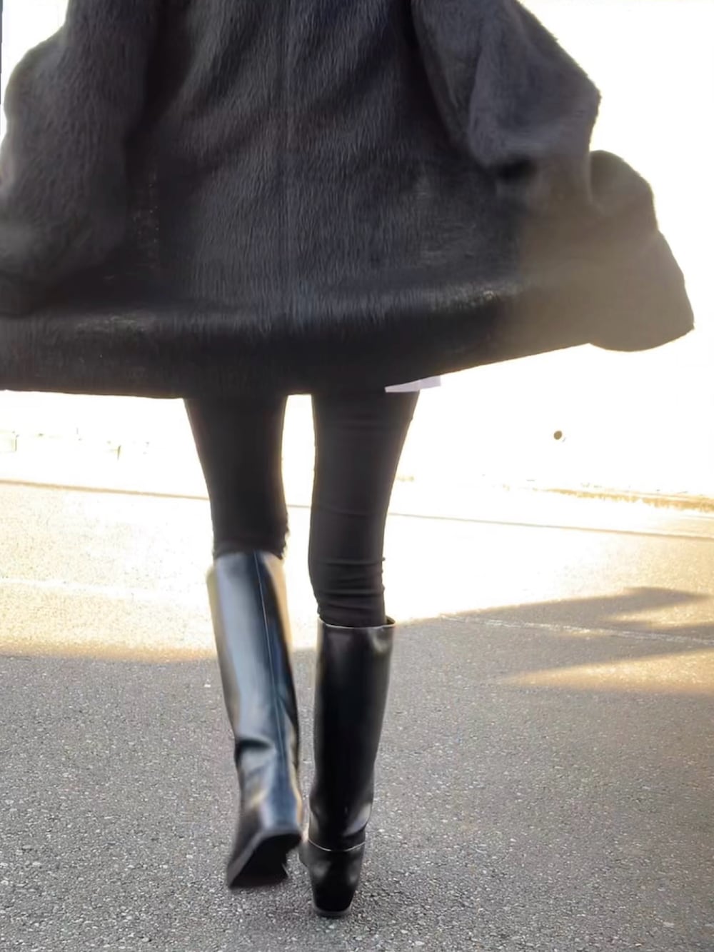 「Sandinista、DAILY STANDARD by SANDINISTA、モノトーンコーデ、ロングブーツ、レギンス、シンプルコーデ、ユニセックス」｜「SandinistaのShaggy Wide Cardigan / シャギーワイドカーディガン（カーディガン/ボレロ、ブラック系）」を使った、mikiさん（レディース・168cm）の冬コーディネートの2枚目の写真