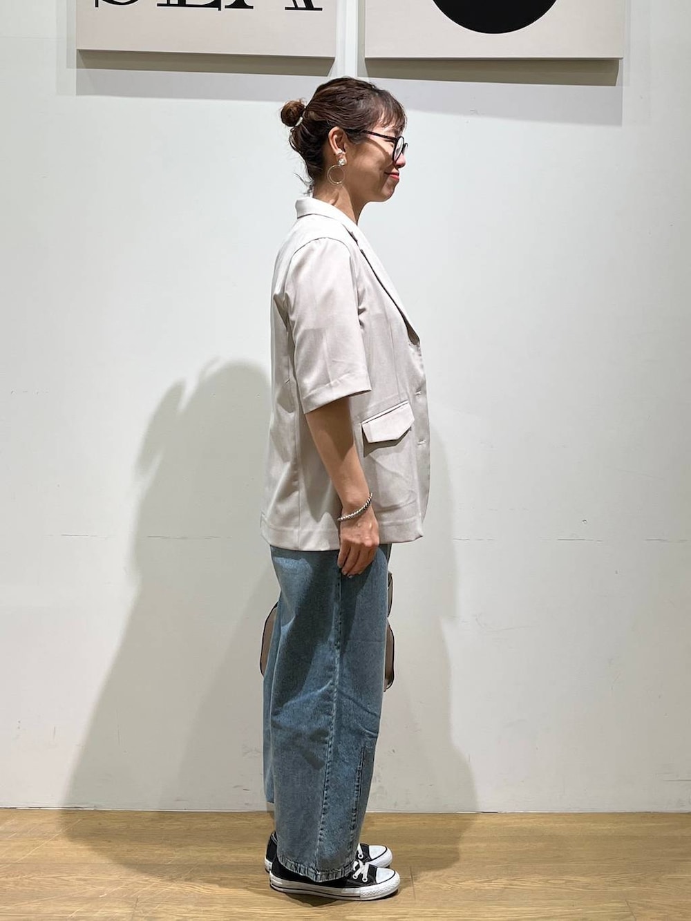 「ママコーデ、ユニセックス、BAYFLOW、カジュアル、カジュアルコーデ、大人カジュアル、夏コーデ、ナチュラル、ゆったり」｜「BAYFLOWのステンレス喜平ブレスレット（ブレスレット、シルバー系）」を使った、mocoさん（レディース・165cm）の春コーディネートの3枚目の写真