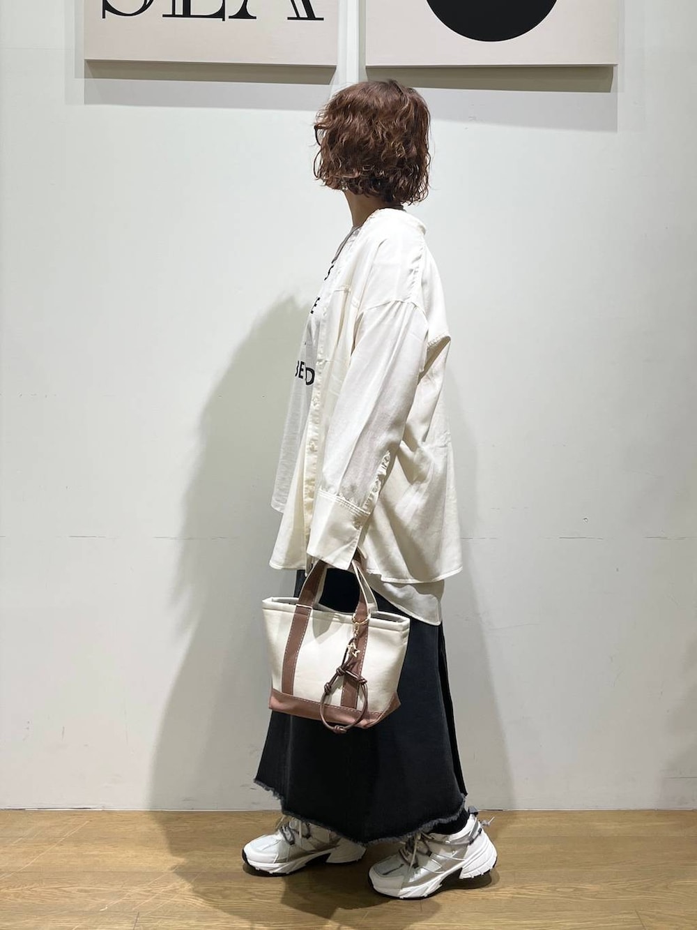 「ゆったり、ユニセックス、カジュアルコーデ、春コーデ、ナチュラル、BAYFLOW、カジュアル」|「niko and...のオリジナルラージボストン伊達メガネ(メガネ、ブラウン系)」を使った、mocoさん(レディース・165cm)の冬コーディネートの2枚目の写真