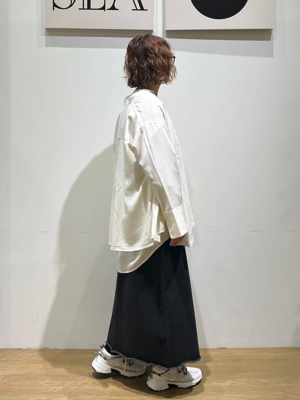 「ゆったり、ユニセックス、カジュアルコーデ、春コーデ、ナチュラル、BAYFLOW、カジュアル」|「niko and...のオリジナルラージボストン伊達メガネ(メガネ、ブラウン系)」を使った、mocoさん(レディース・165cm)の冬コーディネートの4枚目の写真