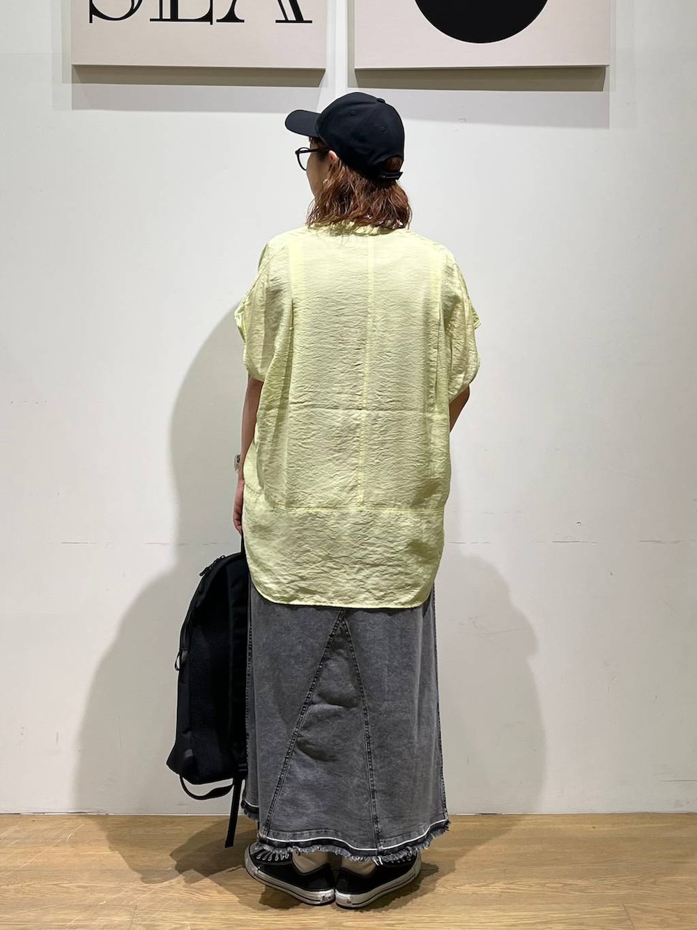 「ナチュラル、ゆったり、ユニセックス、BAYFLOW、カジュアル、カジュアルコーデ、夏コーデ、ママコーデ、シャツ」｜「BAYFLOWのステンレス喜平ブレスレット（ブレスレット、シルバー系）」を使った、mocoさん（レディース・165cm）の夏コーディネートの3枚目の写真