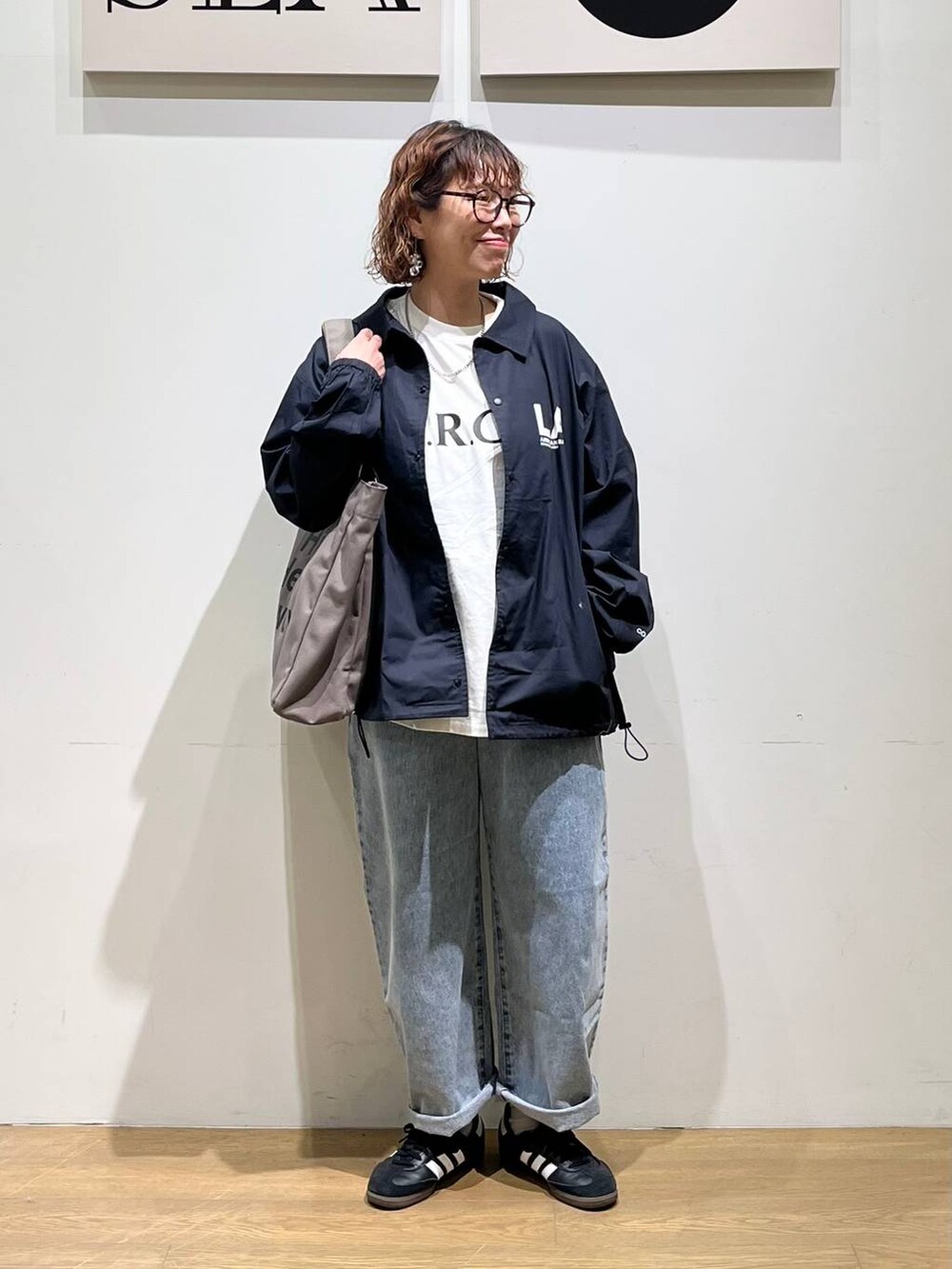 「ゆったり、ユニセックス、ナチュラル、BAYFLOW、カジュアル、カジュアルコーデ、春コーデ、メンズライク」|「niko and...のオリジナルラージボストン伊達メガネ(メガネ、ブラウン系)」を使った、mocoさん(レディース・165cm)の春コーディネートの5枚目の写真