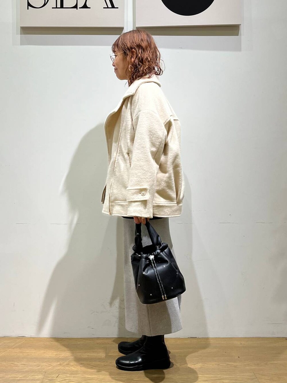 「ナチュラル、ゆったり、ユニセックス、BAYFLOW、カジュアル、秋コーデ、冬コーデ」｜「BAYFLOWの[肌触りの良いコットンウール素材]ニットリブタイトスカート（スカート、グレー系）」を使った、mocoさん（レディース・165cm）の秋コーディネートの2枚目の写真