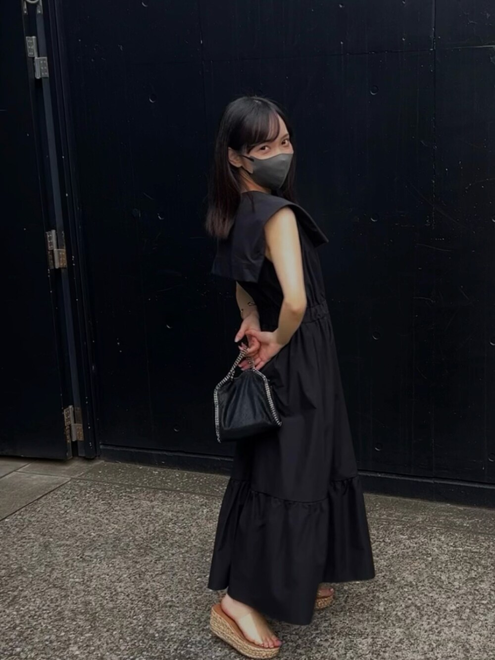 「シンプル、低身長女子、ラクチンコーデ、カーキ、秋色、ブラック、ビックシルエット、大人コーデ、いいね、save、フォローお願いします🤑、シャツワンピ、おしゃれさんと繋がりたい、ワンピーススタイル、ZARA、六本木」｜「ZARAのアイテム（ワンピース/ドレス、ブラック系）」を使った、𝙮𝙪𝙠𝙖 さん（レディース・150cm）の秋コーディネートの2枚目の写真